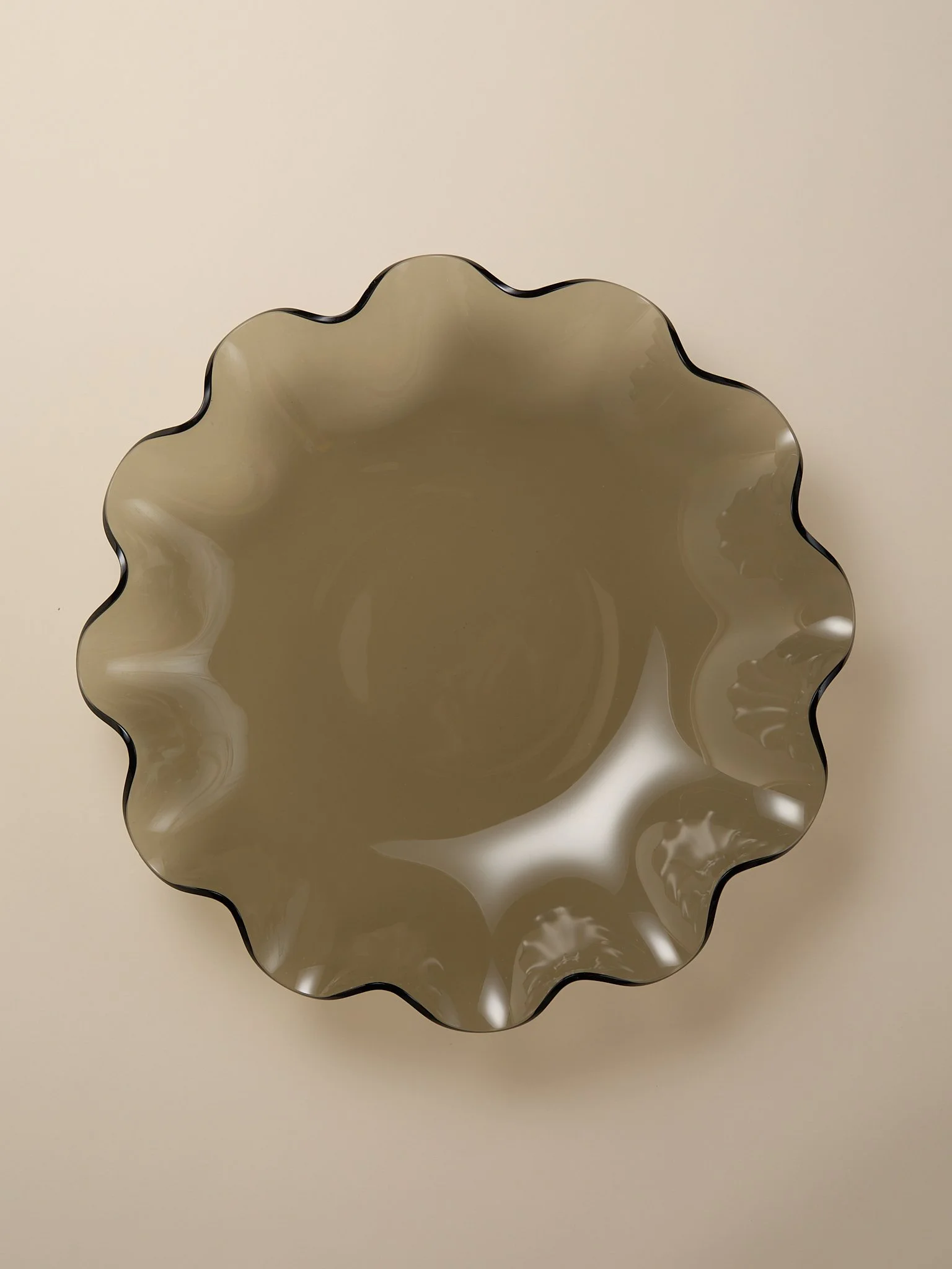 Shot_81_TheVintageFlutedSmokeGlassLargeTray_002.jpg