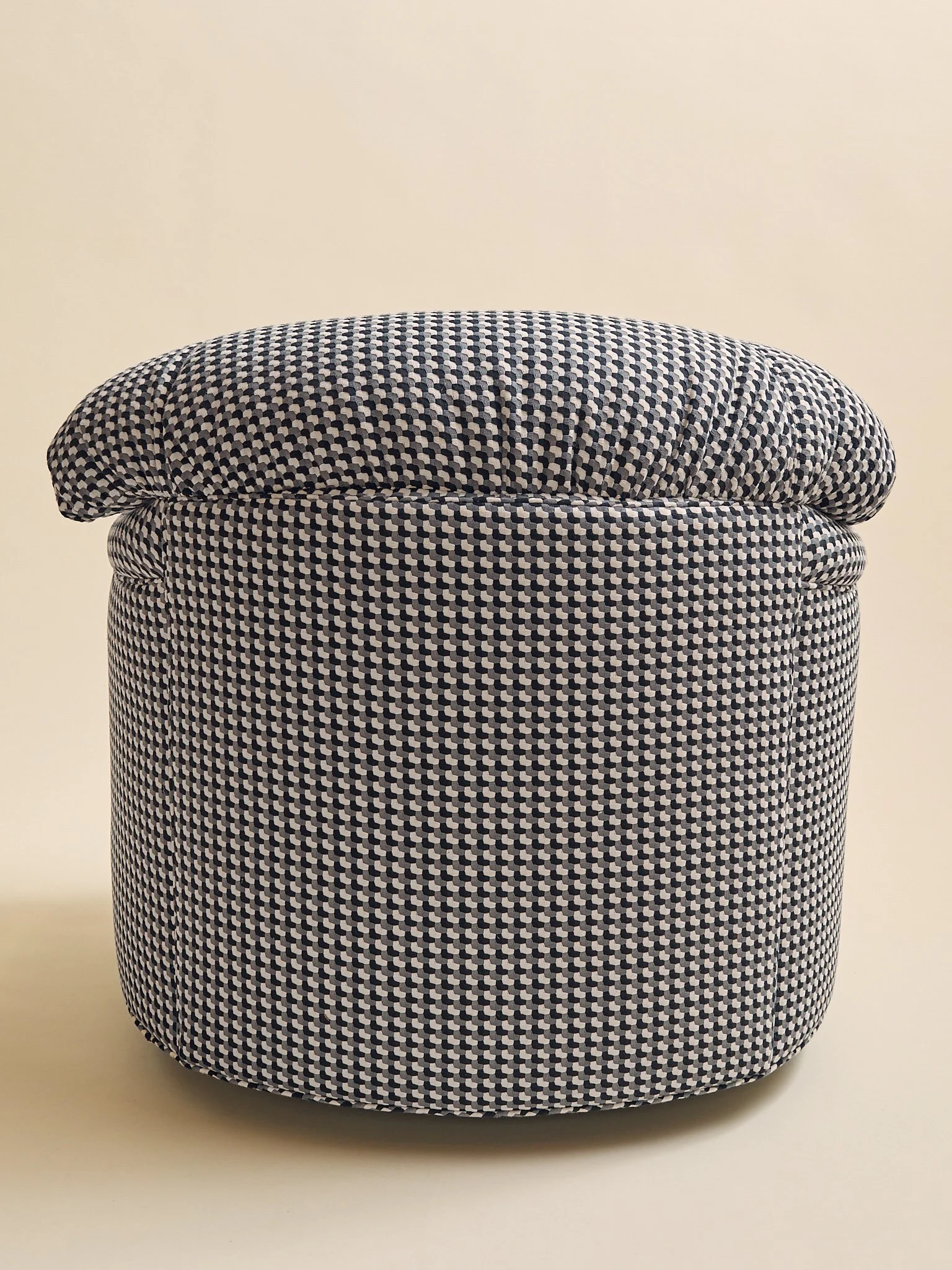 353_TheVintagePatternSwivelChair_04.jpg