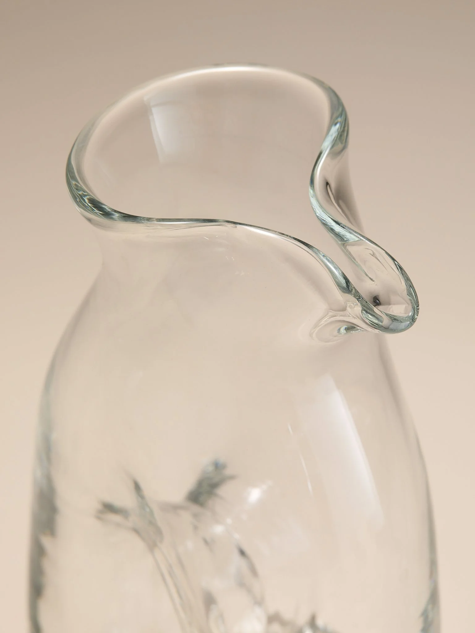184_TheVintageHandBlownWaterPitcher_005.jpg