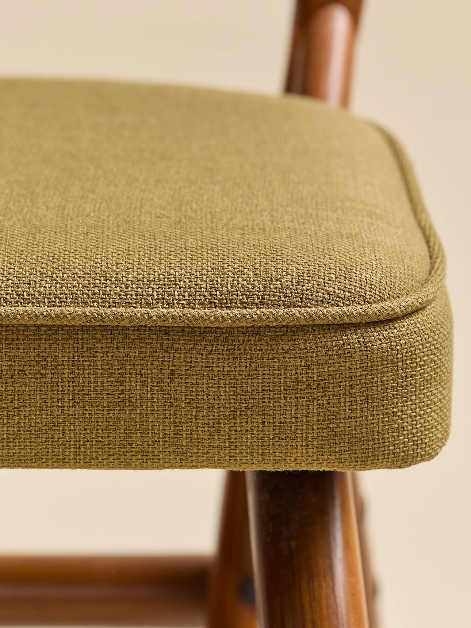 307_TheVintageCurvedBambooAccentChairs_09.jpg