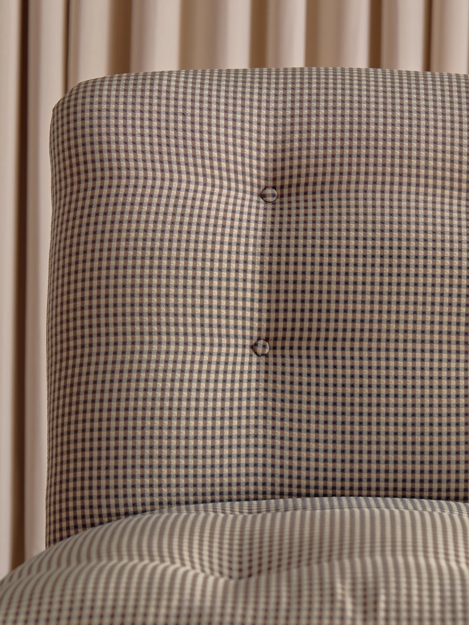41_TheVintageCheckSlipperChair_010.jpg