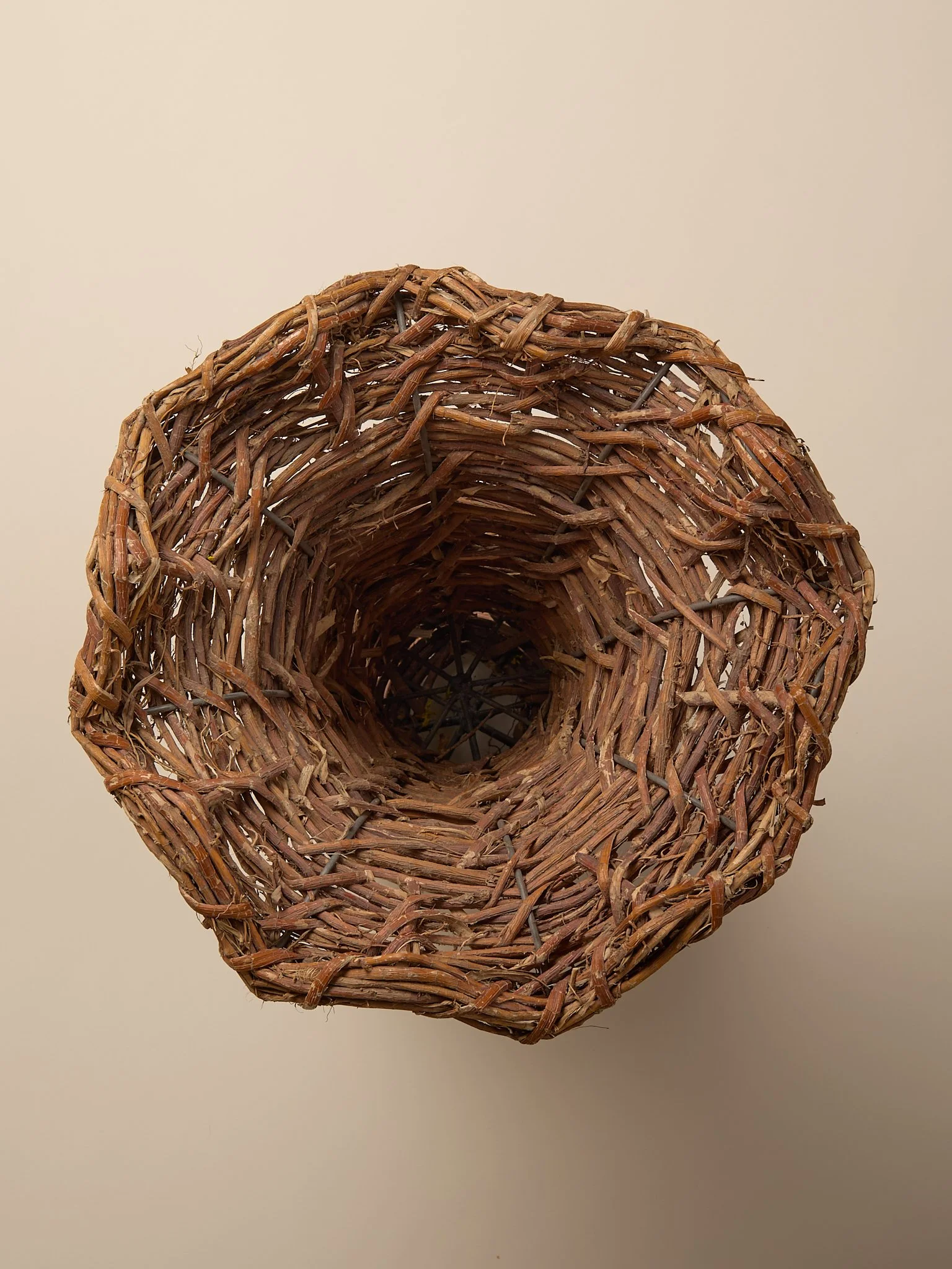 Shot_78_TheVintageWavyWovenRattanVase_003.jpg