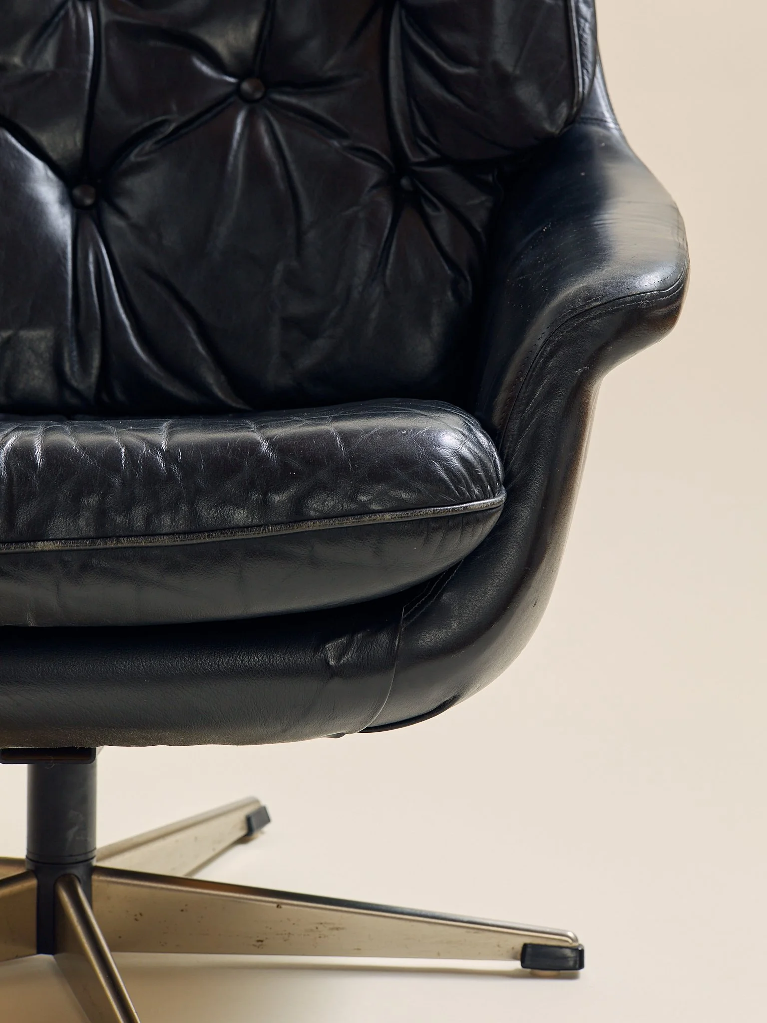 288_TheVintageH.W.KleinforBraminDanishLeatherLoungeChair1960s_08.jpg