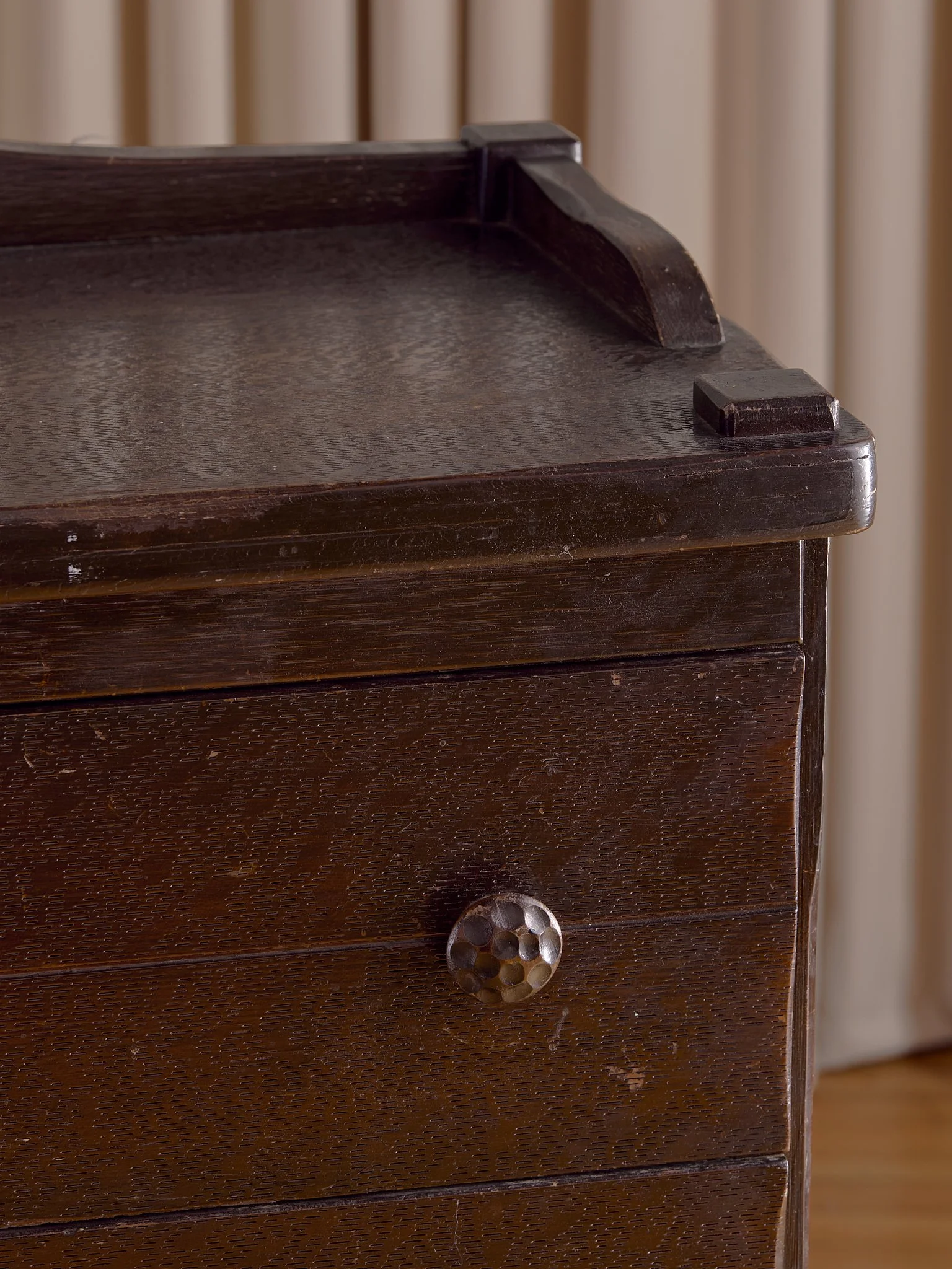 49_TheVintageChestofDrawerswithHorseCarving_007.jpg