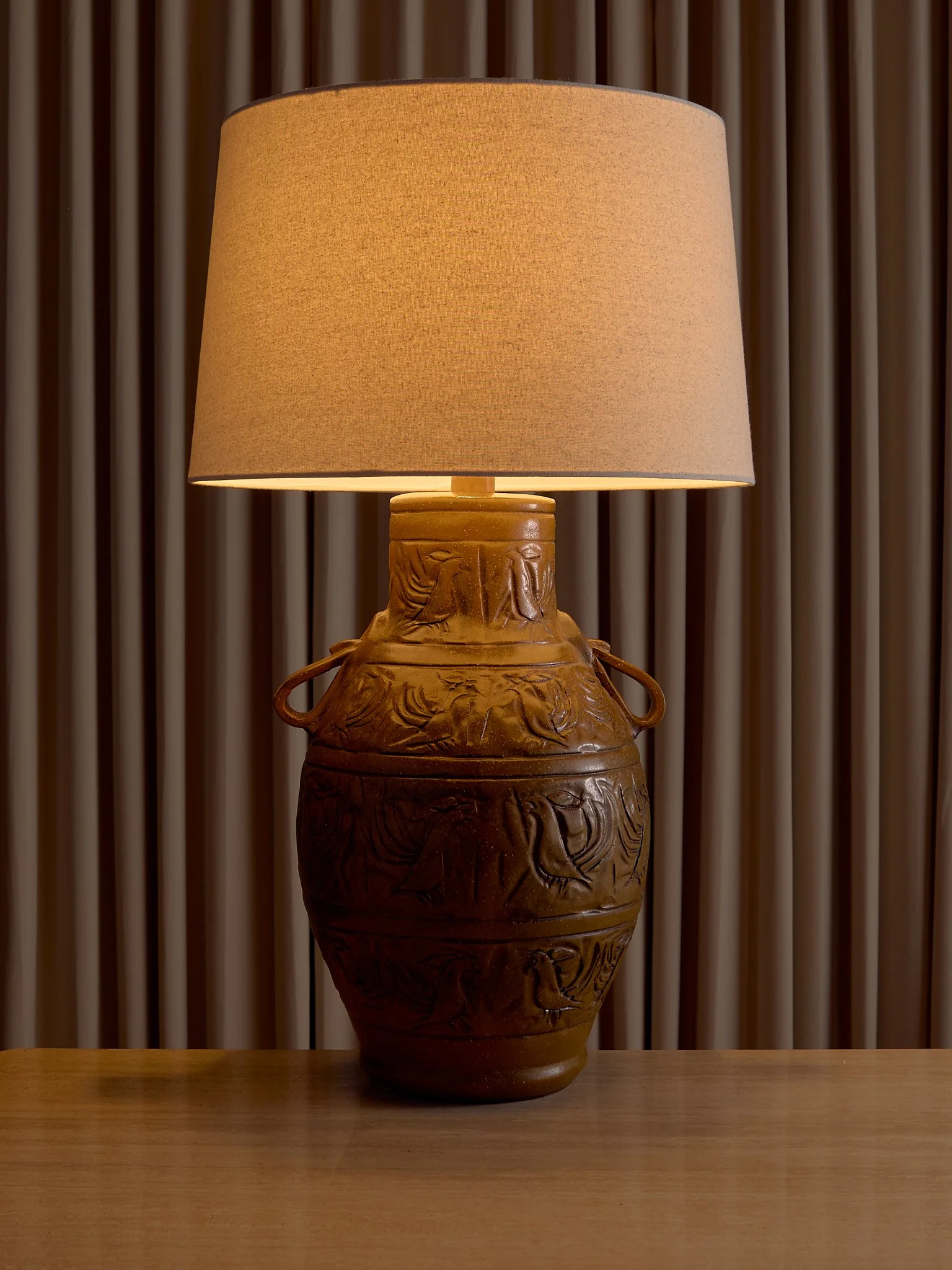 112_TheVintageHandmadeCeramicCarvedLamp_002.jpg