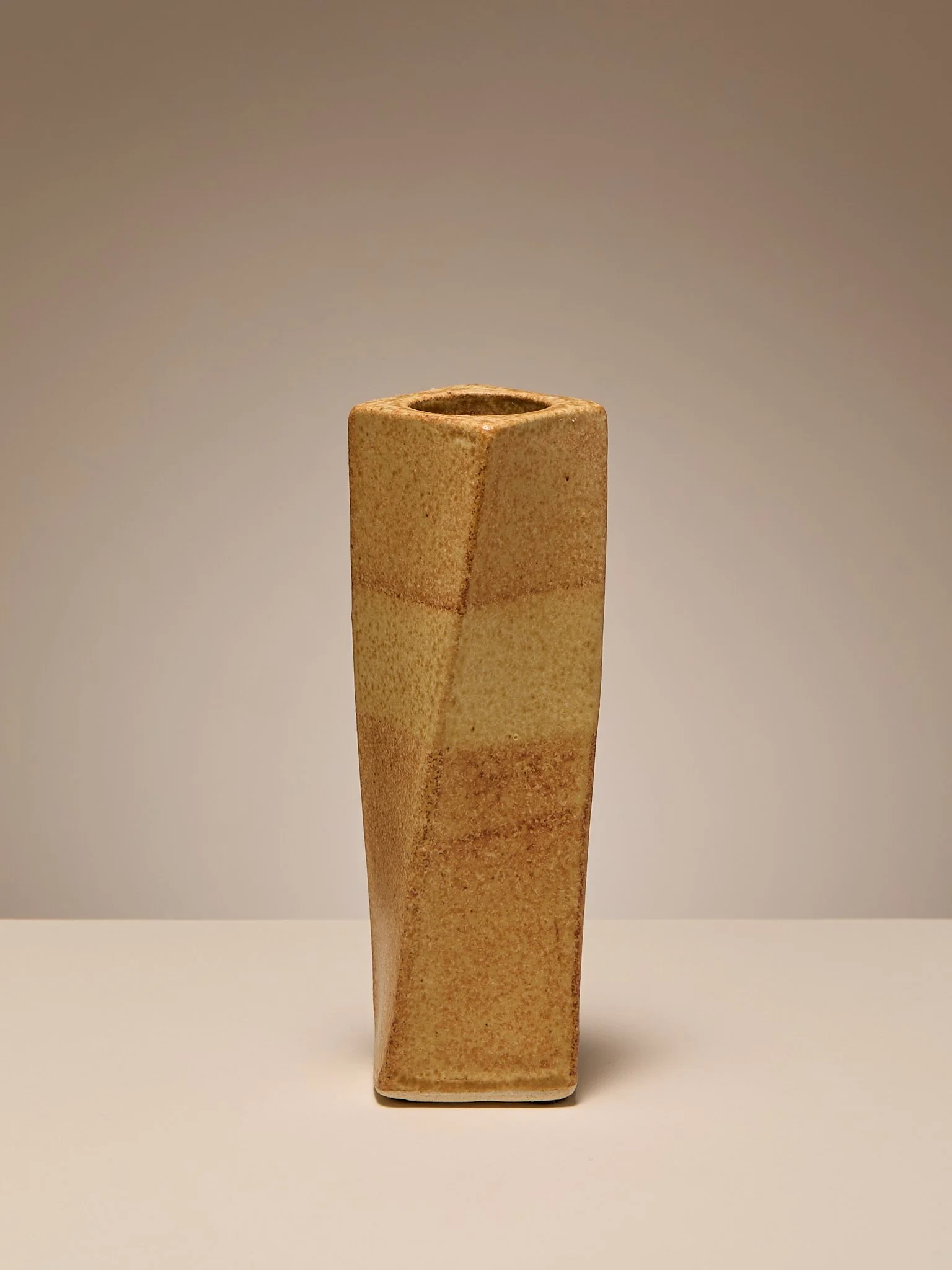 326_TheVintageHandmadeTwistCeramicCandlestick_001.jpg
