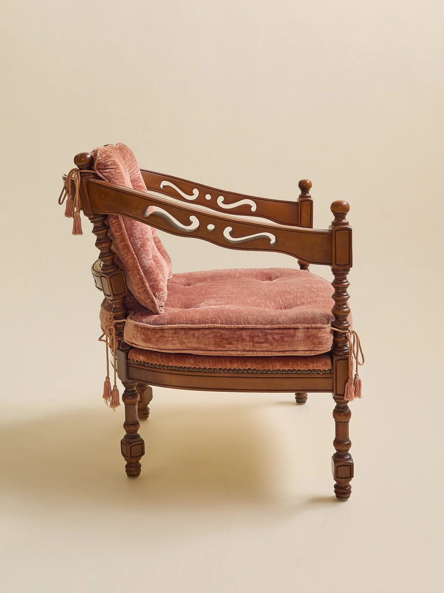 359_TheVintageGiorgettiGalleryCarvedArmchairs1970S_04.jpg
