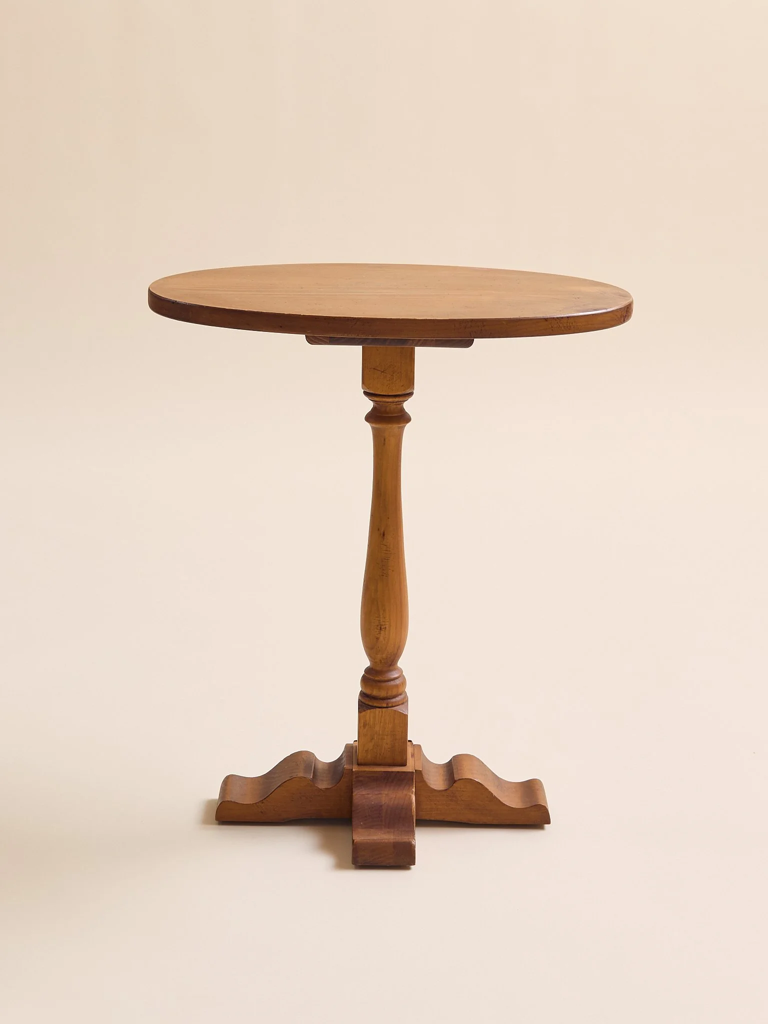 191_TheVintageLaneOakDrinkTable_004.jpg