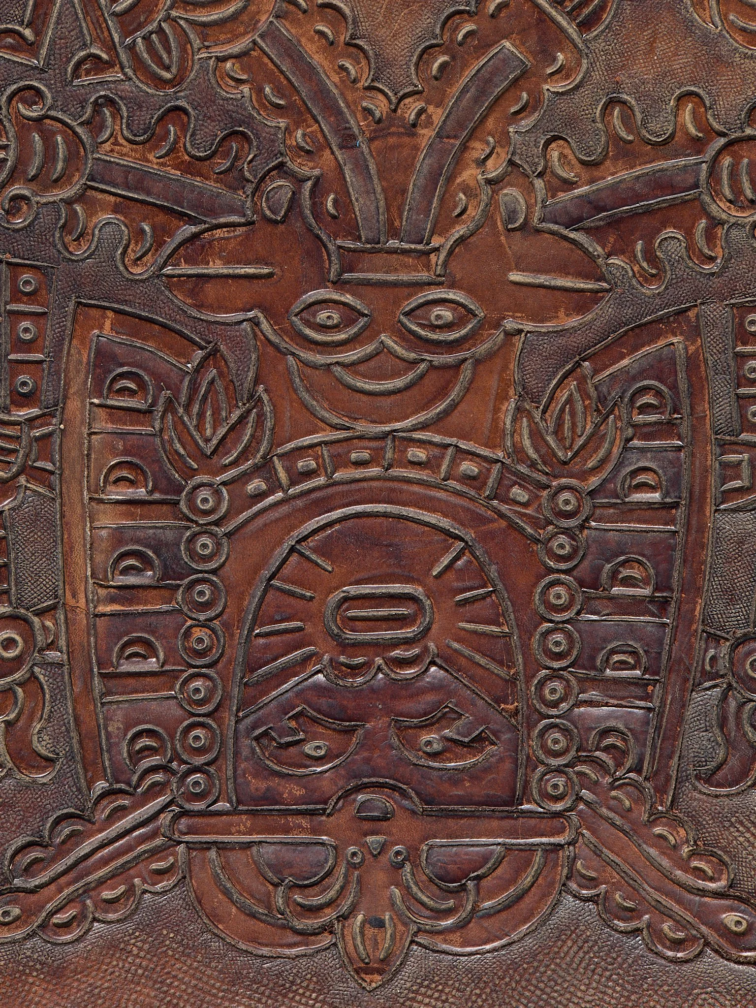 316_TheVintagePeruvianCarvedLeatherSideTableSet_05.jpg
