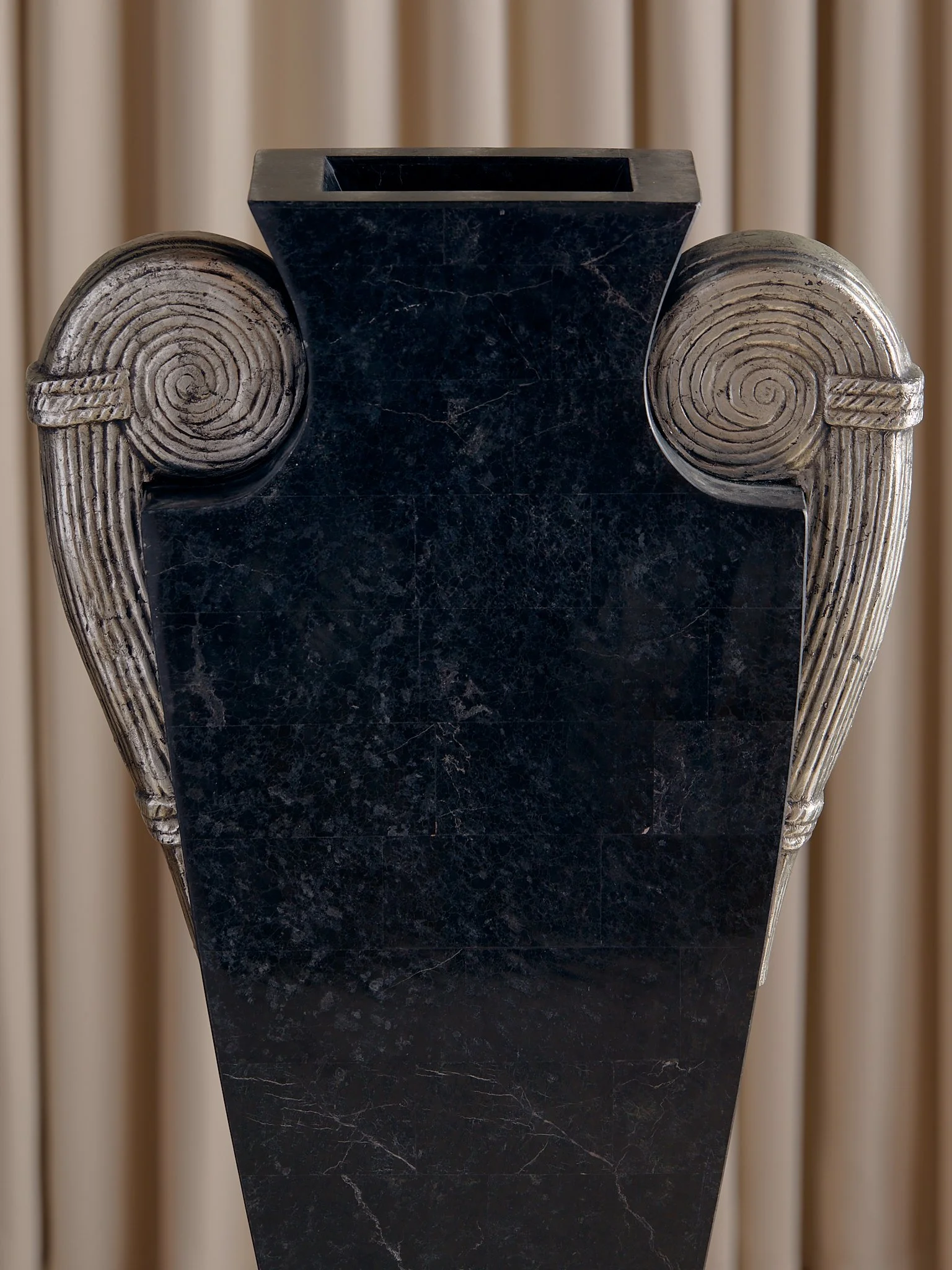 58_TheVintagePostModernBlackandSilverSculpturalVase_007.jpg
