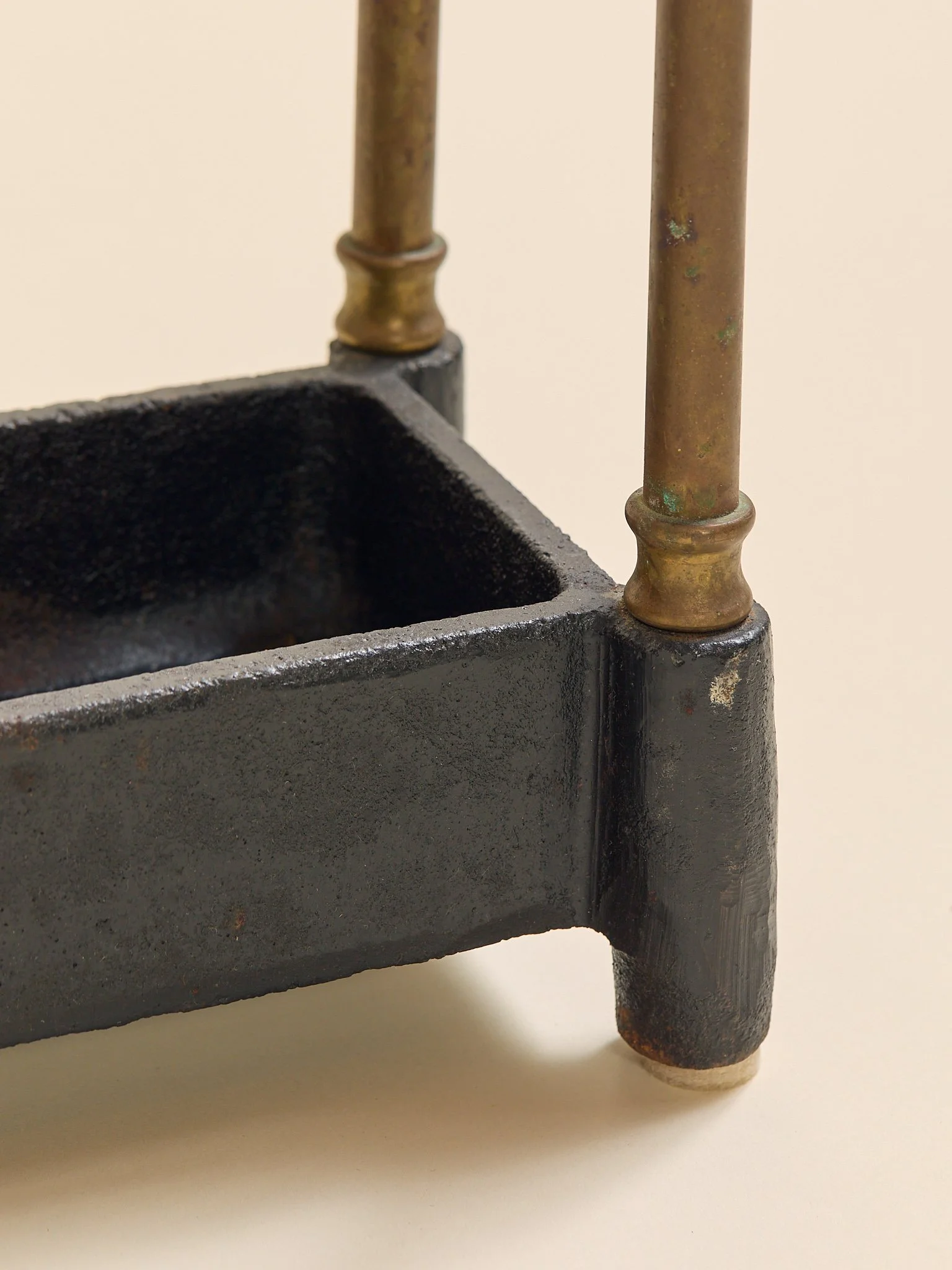 333_TheCastIronAndBrassUmbrellaStand_08.jpg