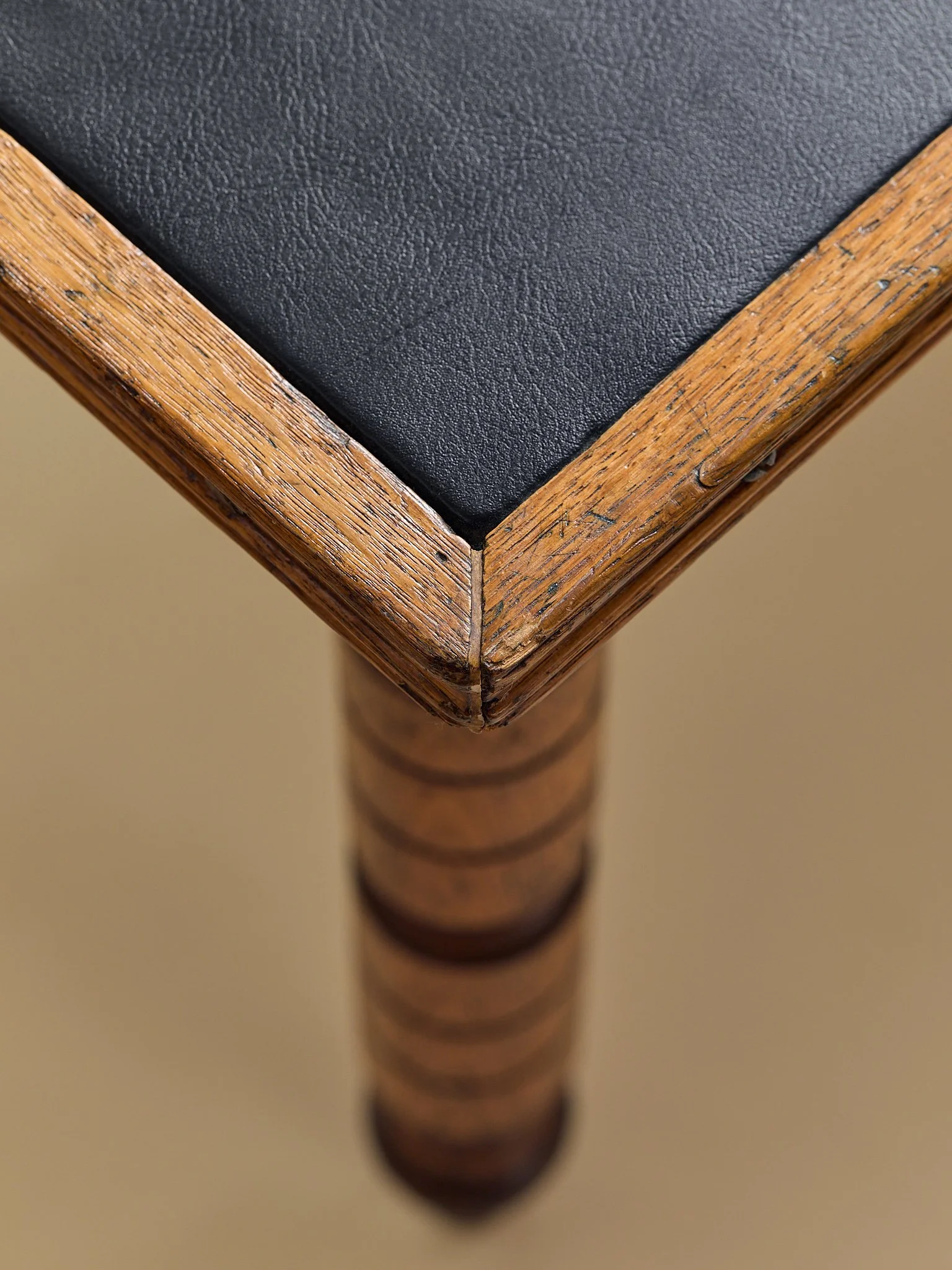 301_TheVintageOakAndLeatherDesk_08.jpg