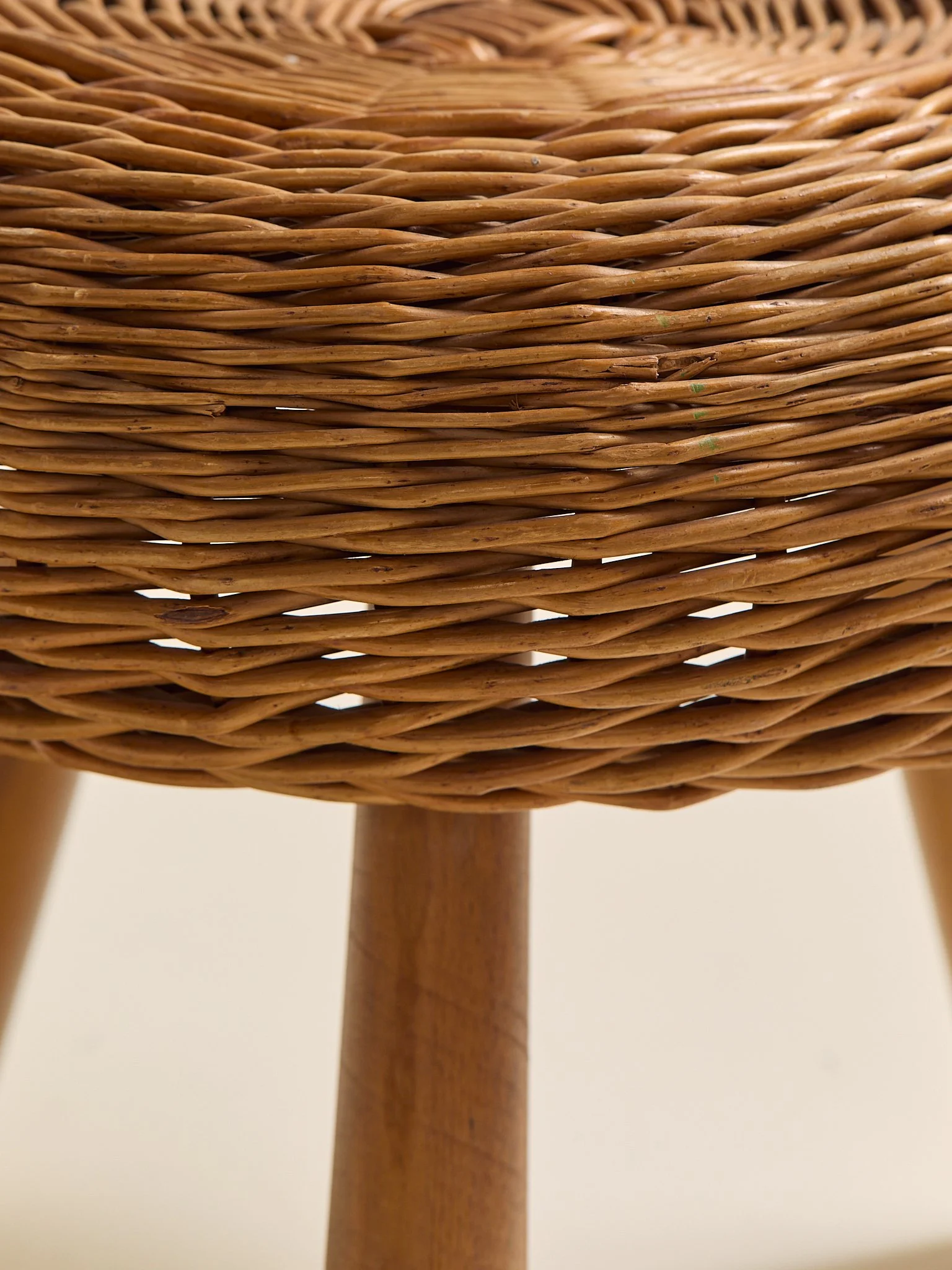 293_Stool_02_04.jpg