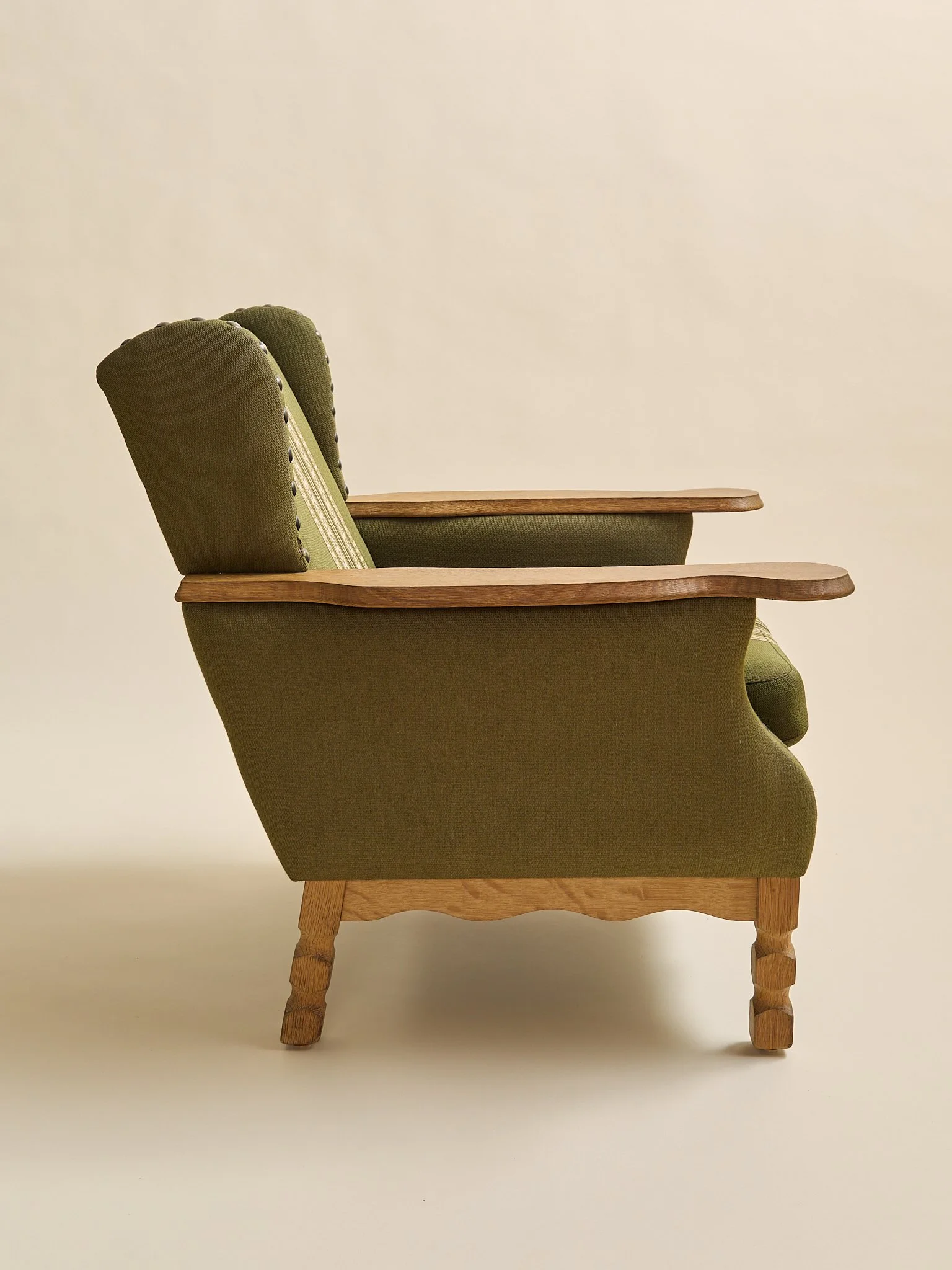 372_TheVintageDanishOakLoungeChairsAttrHenningKjaernulf1960s_03.jpg