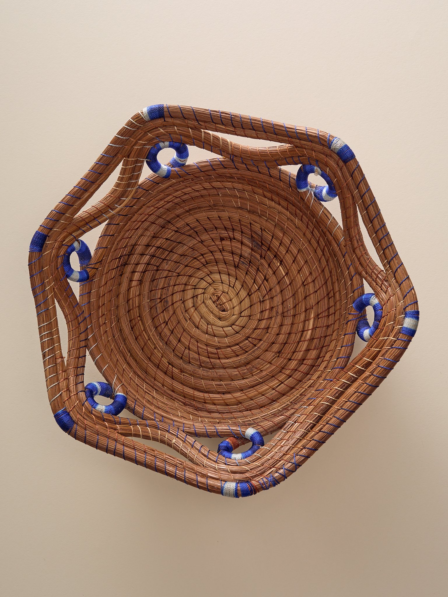 298_TheVintageHandwovenBasketwithBlueandWhiteDetail_002.jpg