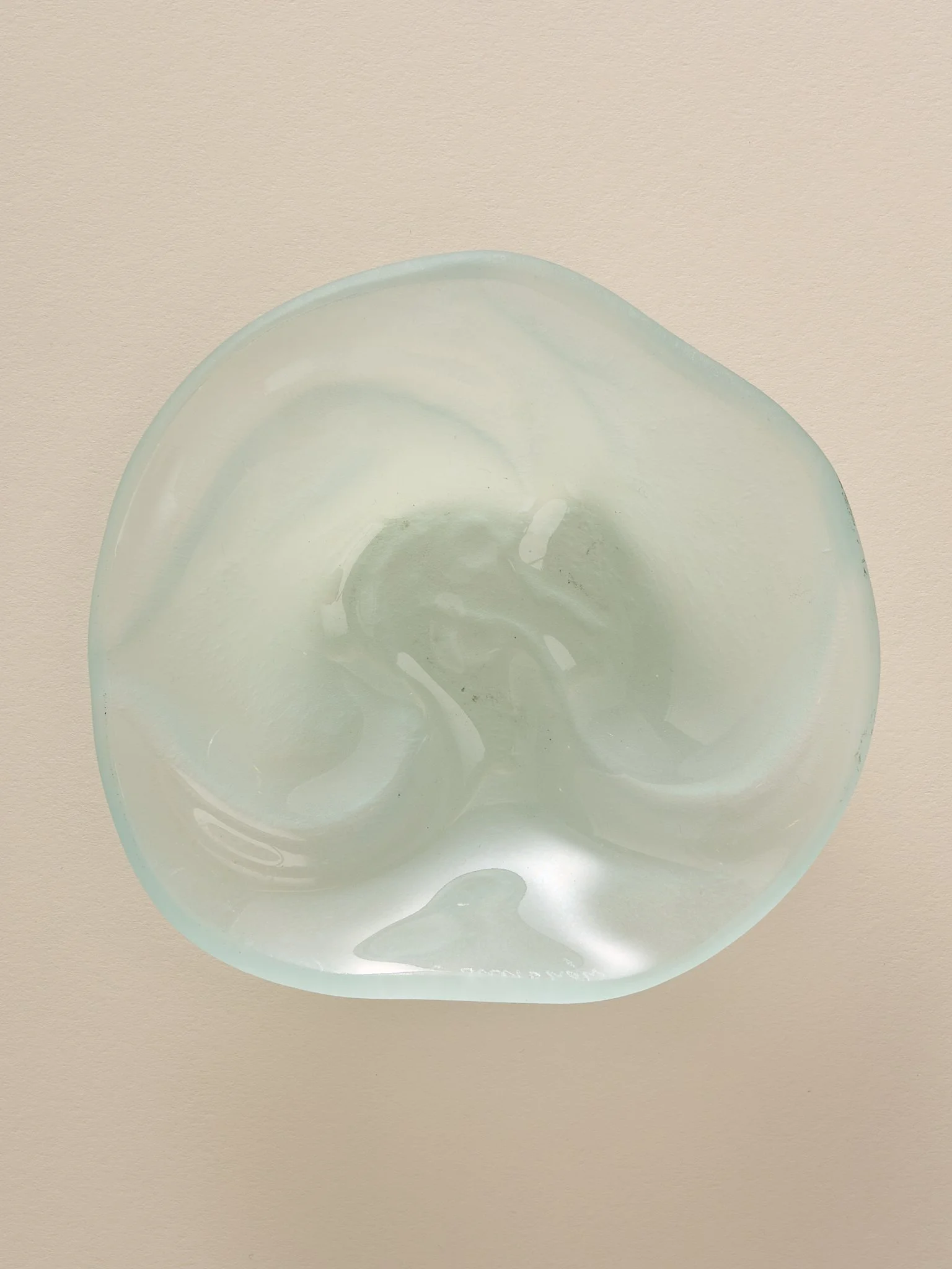 294_TheJimMcCulloughSandBlastedArtStudioGlassDish_003.jpg