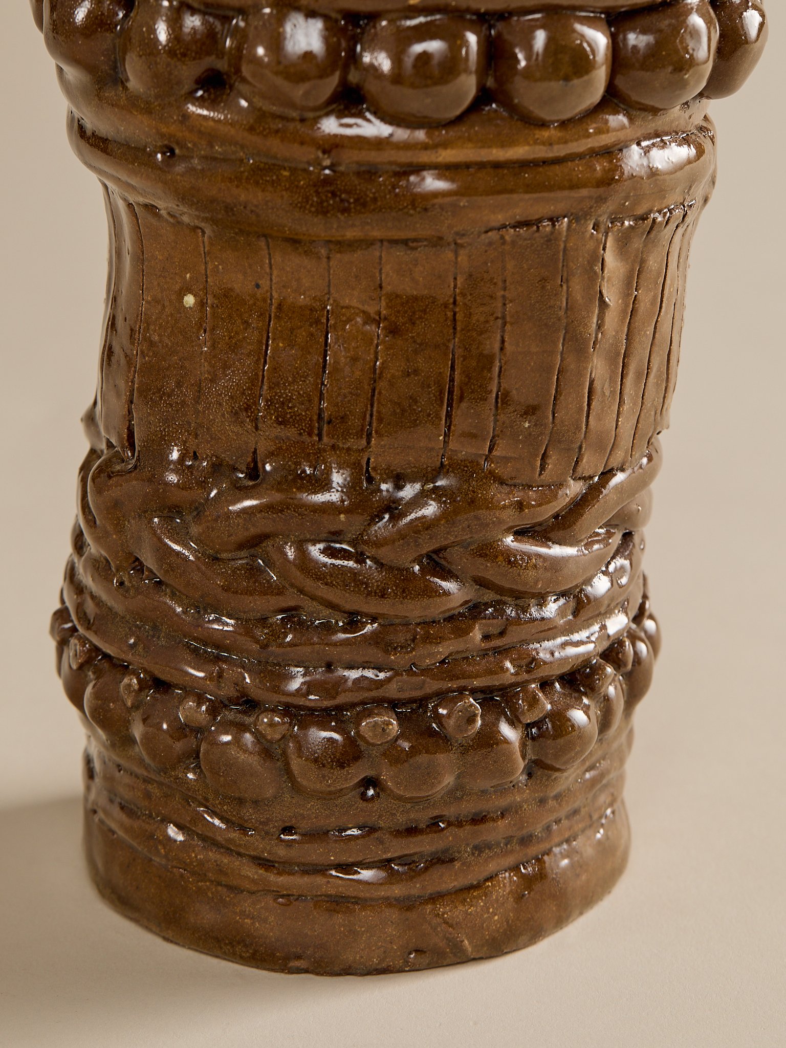 210_TheMCMHandmadeBrownCeramicVase_006.jpg