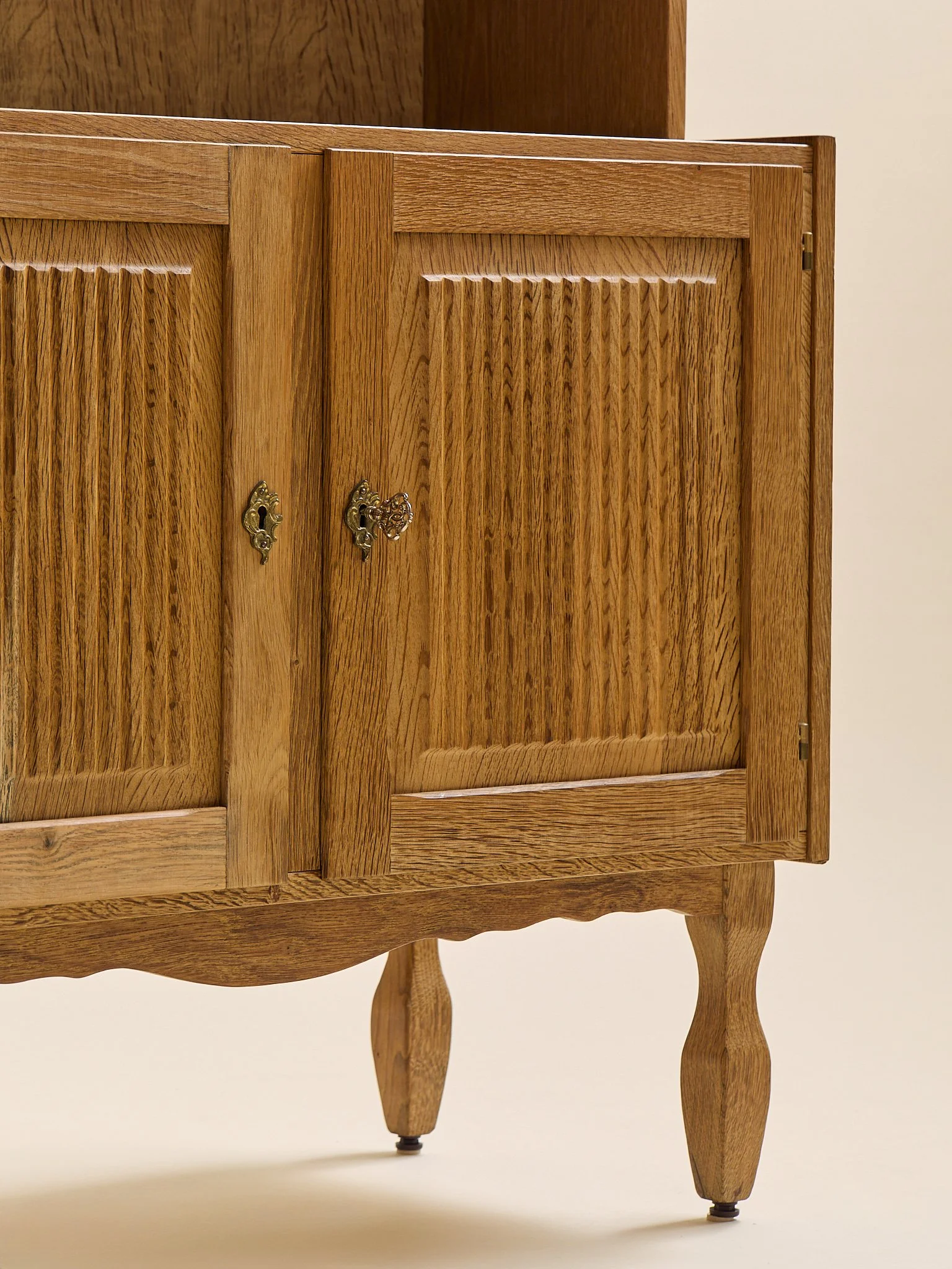 298_TheVintageDanishKjaernulfStyleBookcase1960s_08.jpg