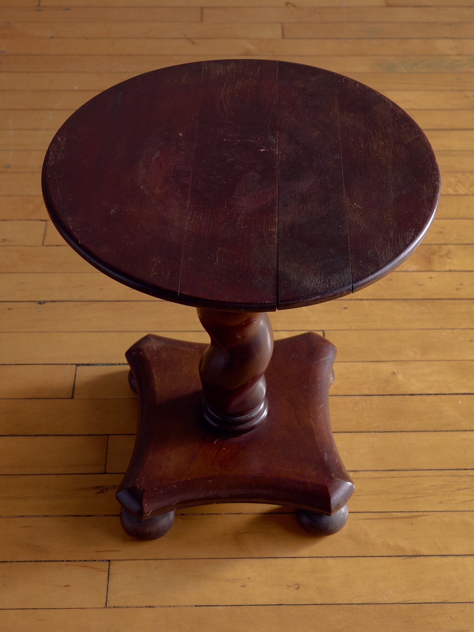45_TheVintageSmallBarleyTwistSideTable_004.jpg