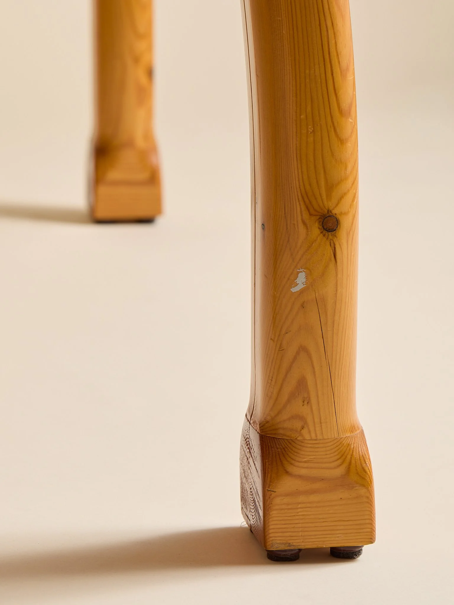 403_TheVintagePineCurvedLegPetiteTable_10.jpg