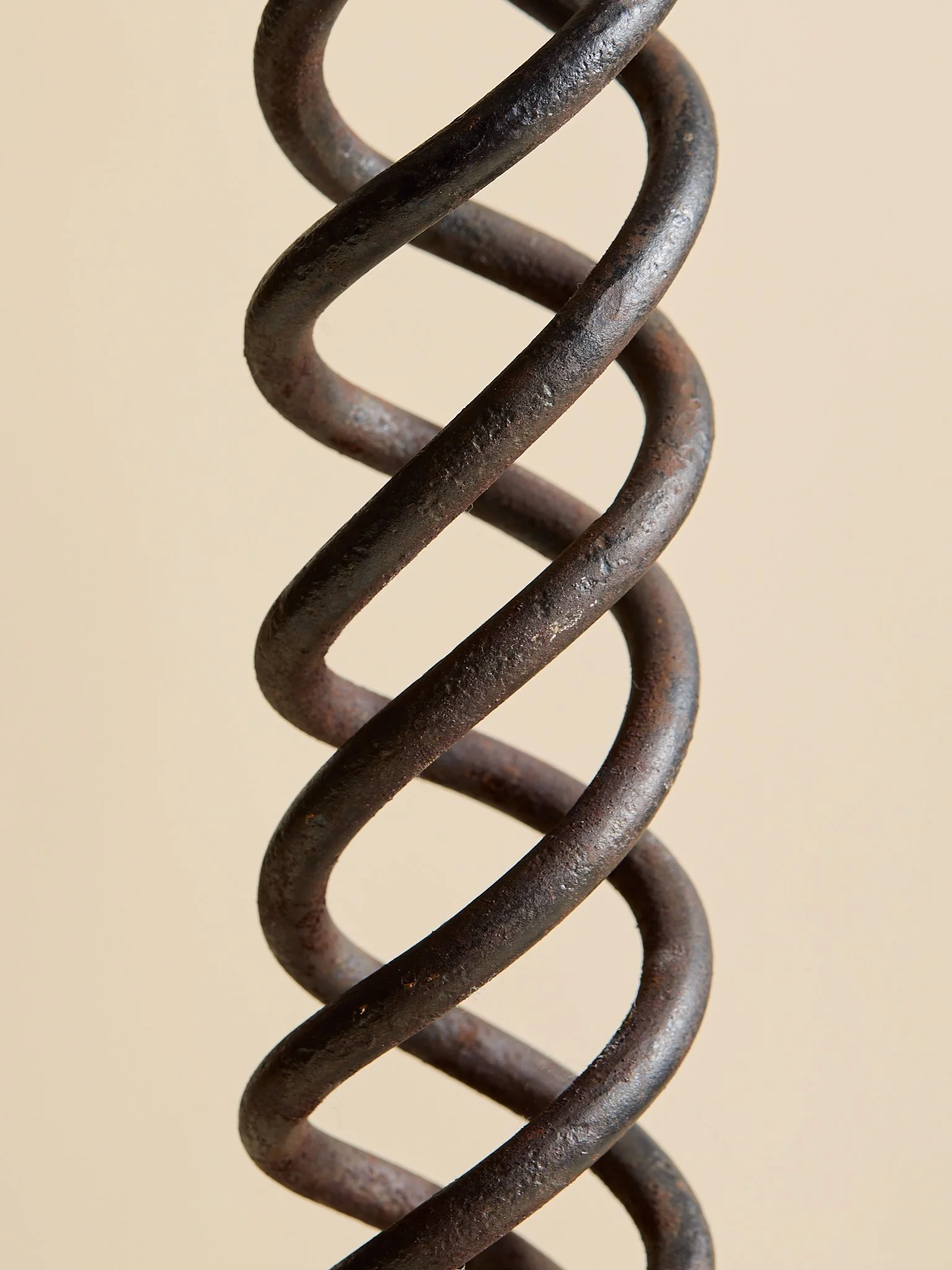 404_WroughtIronSpiralPlantStand_07.jpg