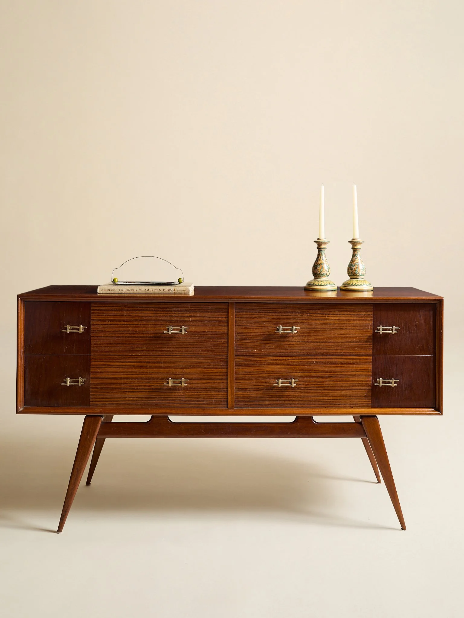 400_TheVintageMahoganyAndRosewoodFourDrawerDresserHavingBrassHardwareC1955_02.jpg