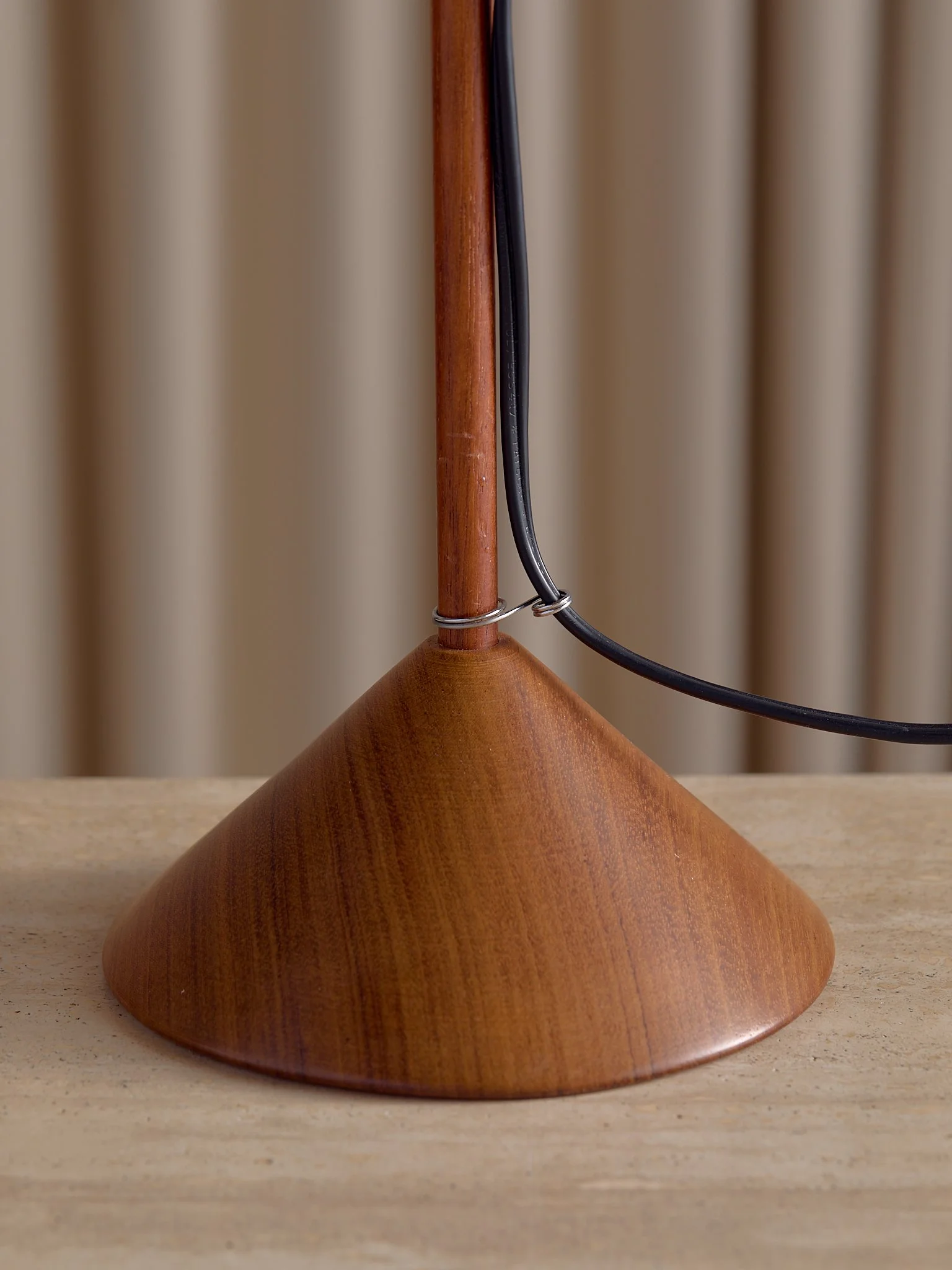 111_TheVintageMCMWood &ChromeThinLampwithWhipstitchShade_005.jpg