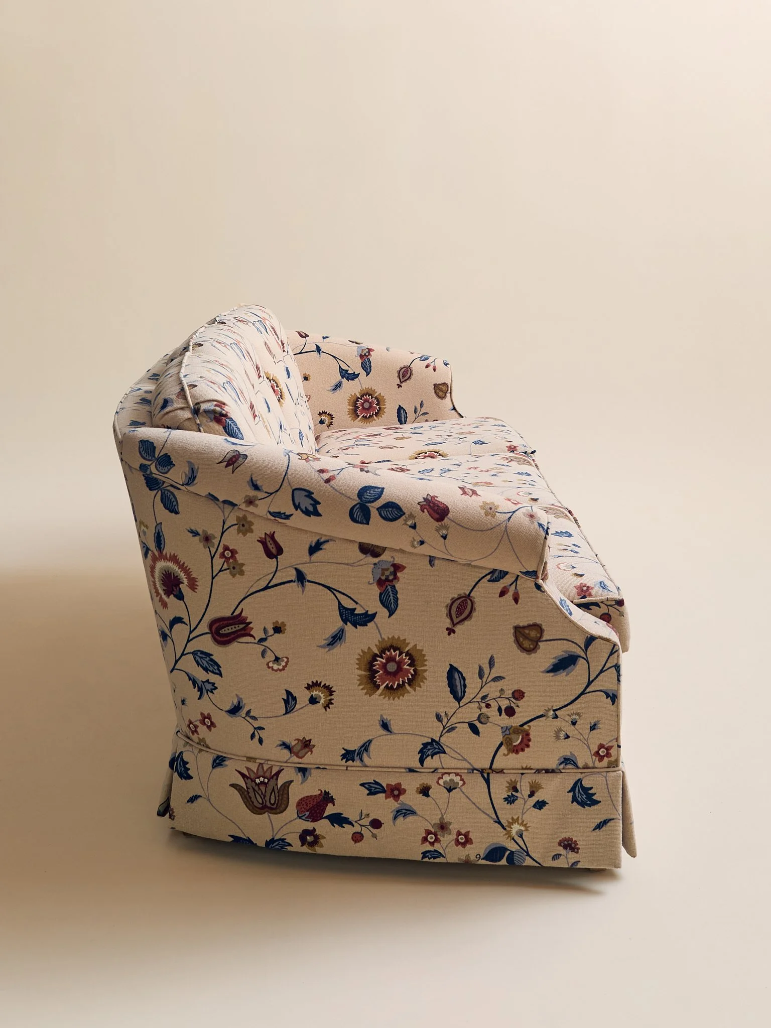 264_TheVintageEthanAllenPrintedWoolFloralSofa_004.jpg