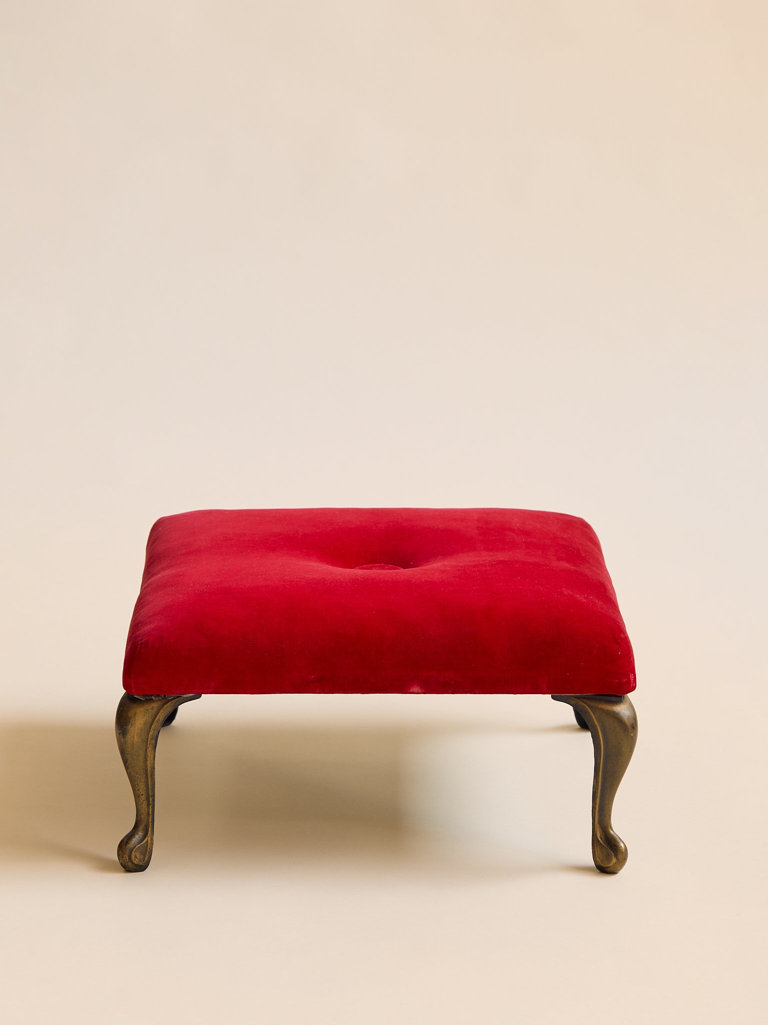 24_TheVintageRedVelvetFootStool_001.jpg