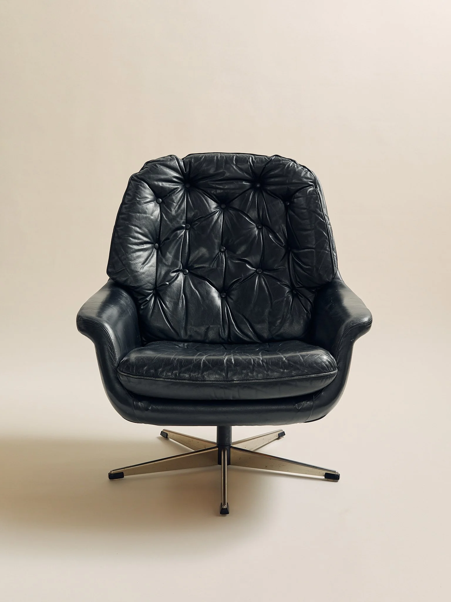 288_TheVintageH.W.KleinforBraminDanishLeatherLoungeChair1960s_02.jpg