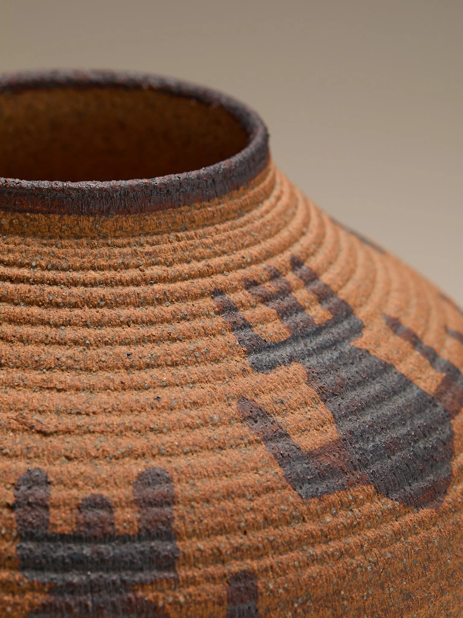 158_TheHandmadeTerracottaSouthwesternVessel_005.jpg