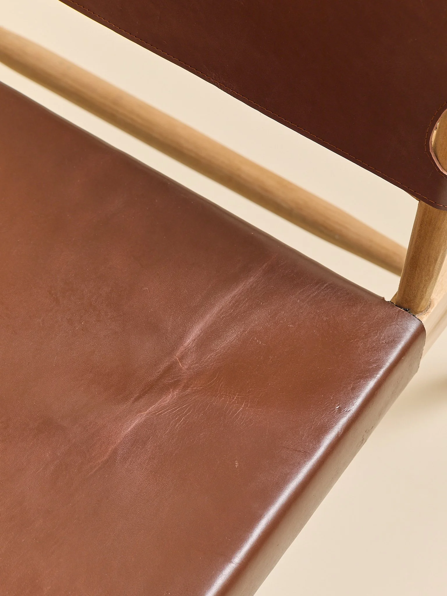 347_TheVintageRefinishedLeatherDaybed_10.jpg