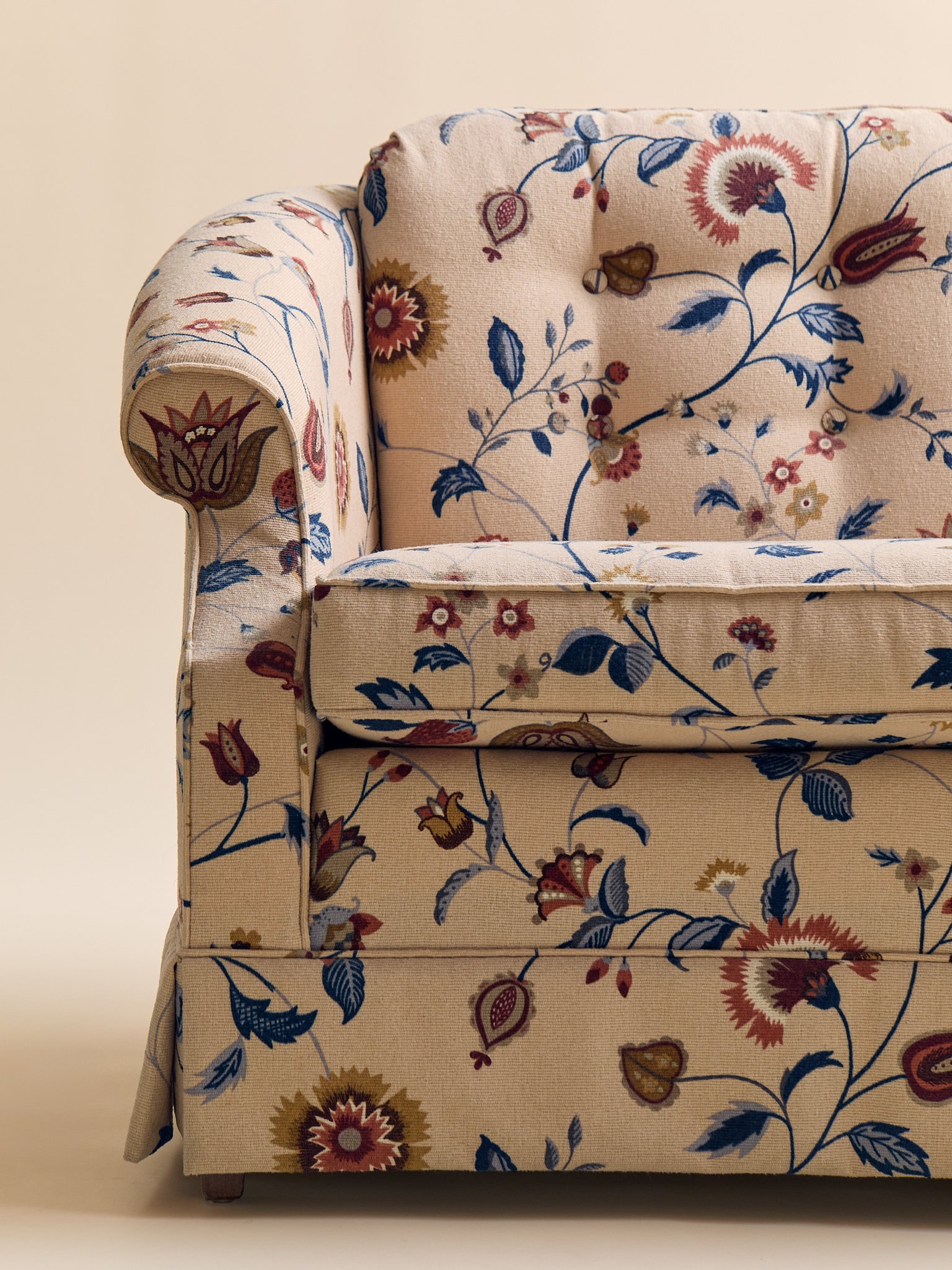 264_TheVintageEthanAllenPrintedWoolFloralSofa_009.jpg