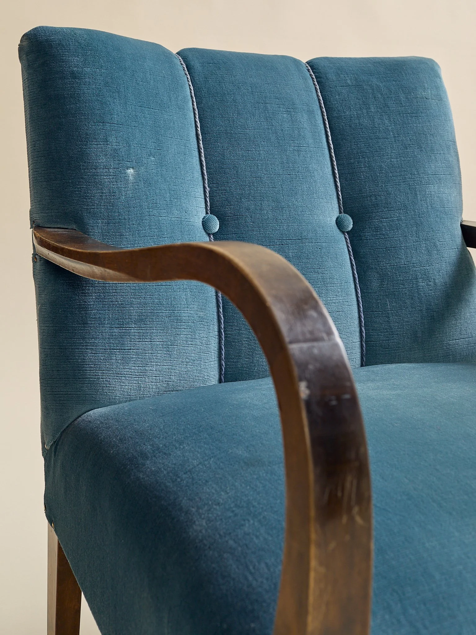 311_TheVintagePairofFritzHansenStyleDanishLoungeChairsc1960s_12.jpg