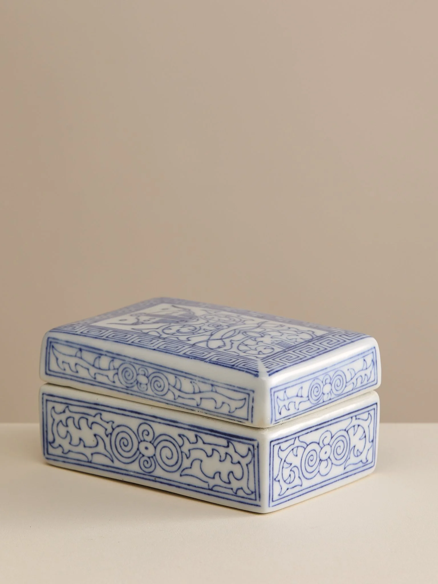 306_TheVintageChinoiserieStylePorcelainBlueandWhiteLiddedBox_004.jpg