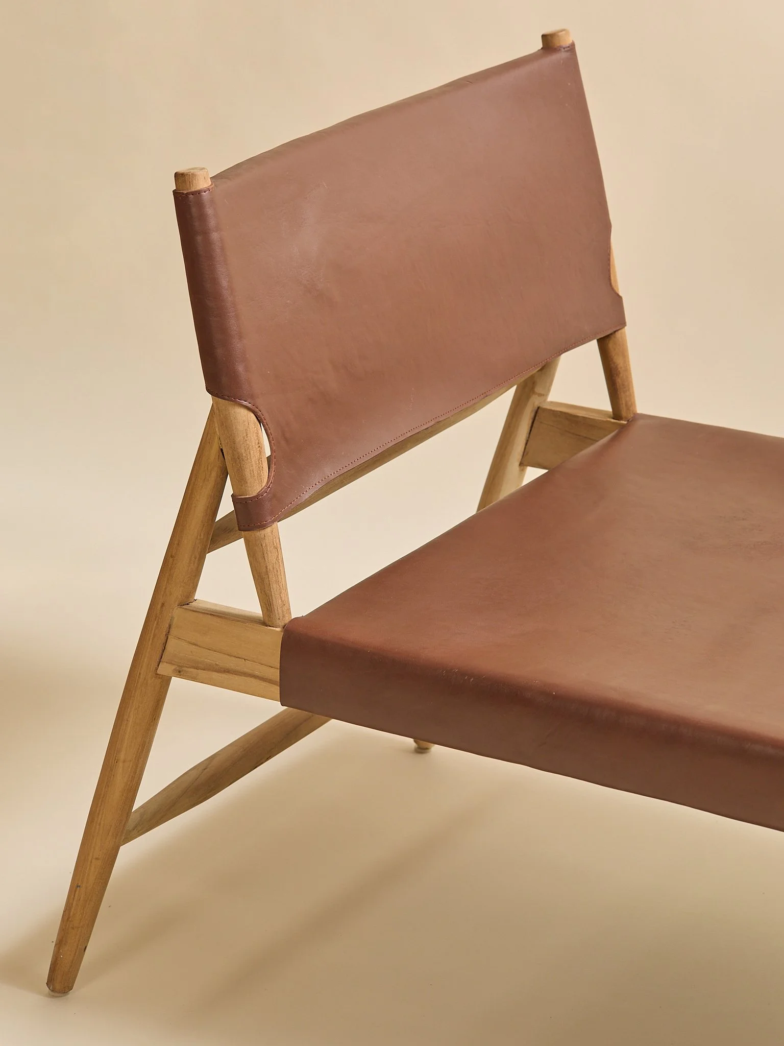 347_TheVintageRefinishedLeatherDaybed_06.jpg