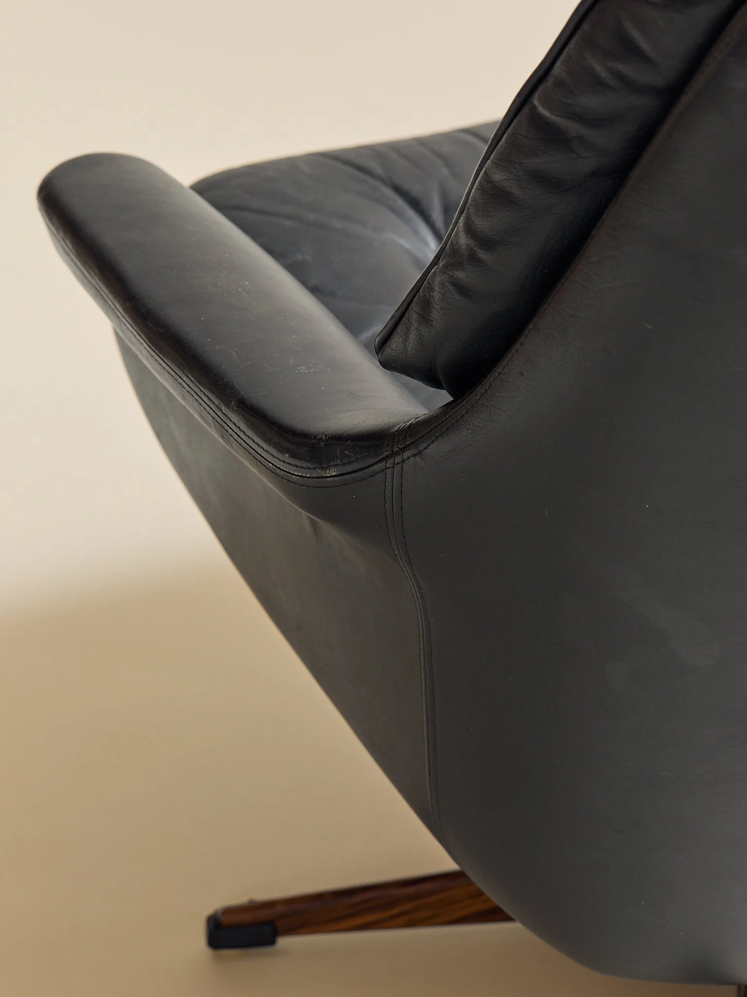 289_TheVintageH.W.KleinforBraminDanishLeatherLoungeChair1960s_11.jpg
