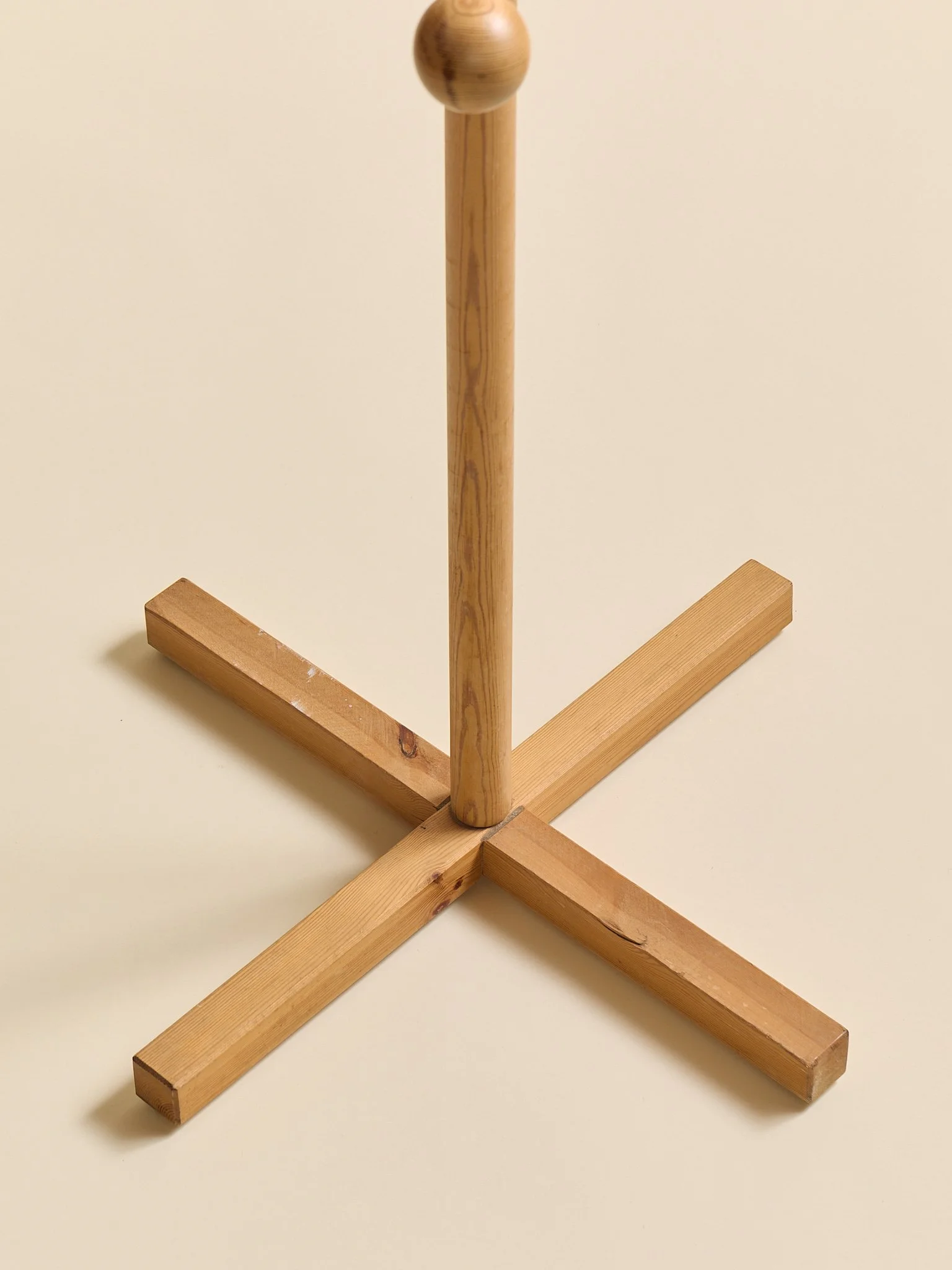 313_TheVintageScandinavianPineCoatRack1970s_06.jpg