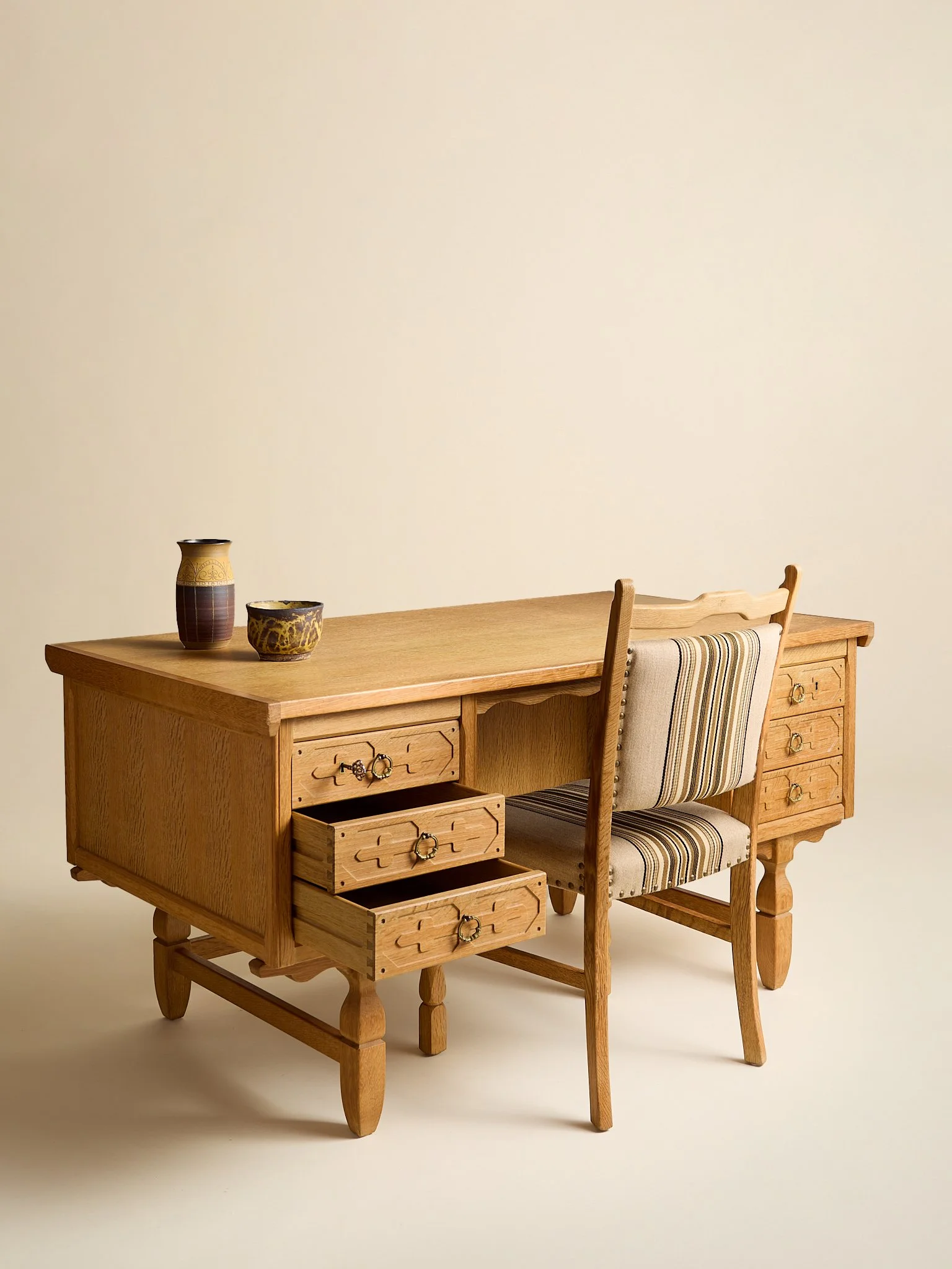 415_TheVintageHenningKjaernulfStyleWhiteOakWritingDesk_02.jpg