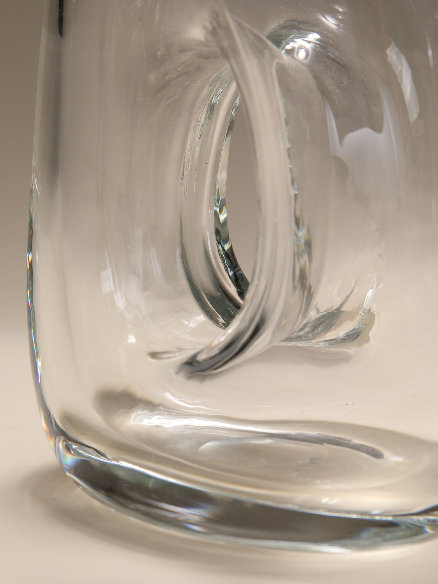 184_TheVintageHandBlownWaterPitcher_006.jpg