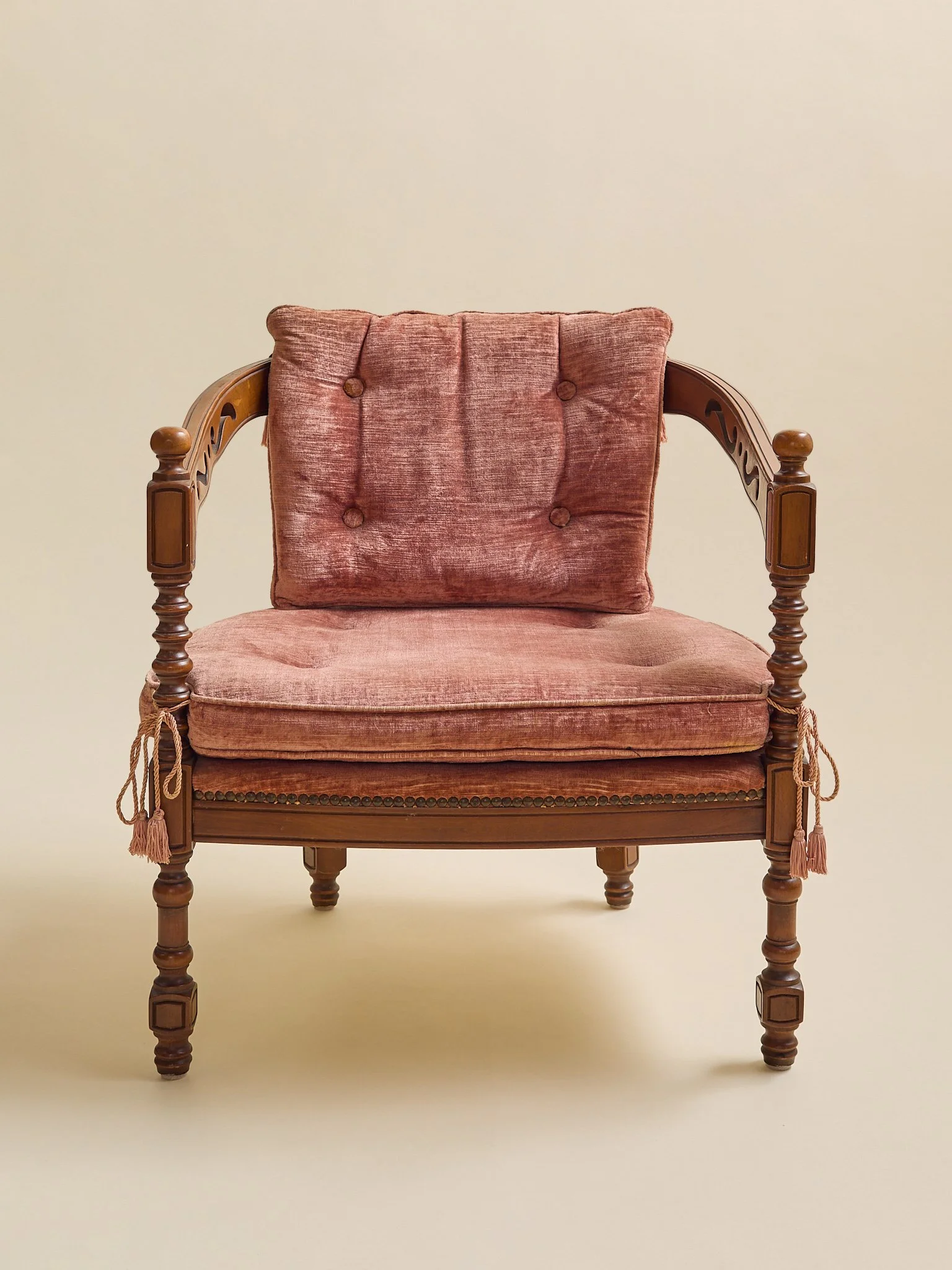 359_TheVintageGiorgettiGalleryCarvedArmchairs1970S_02.jpg