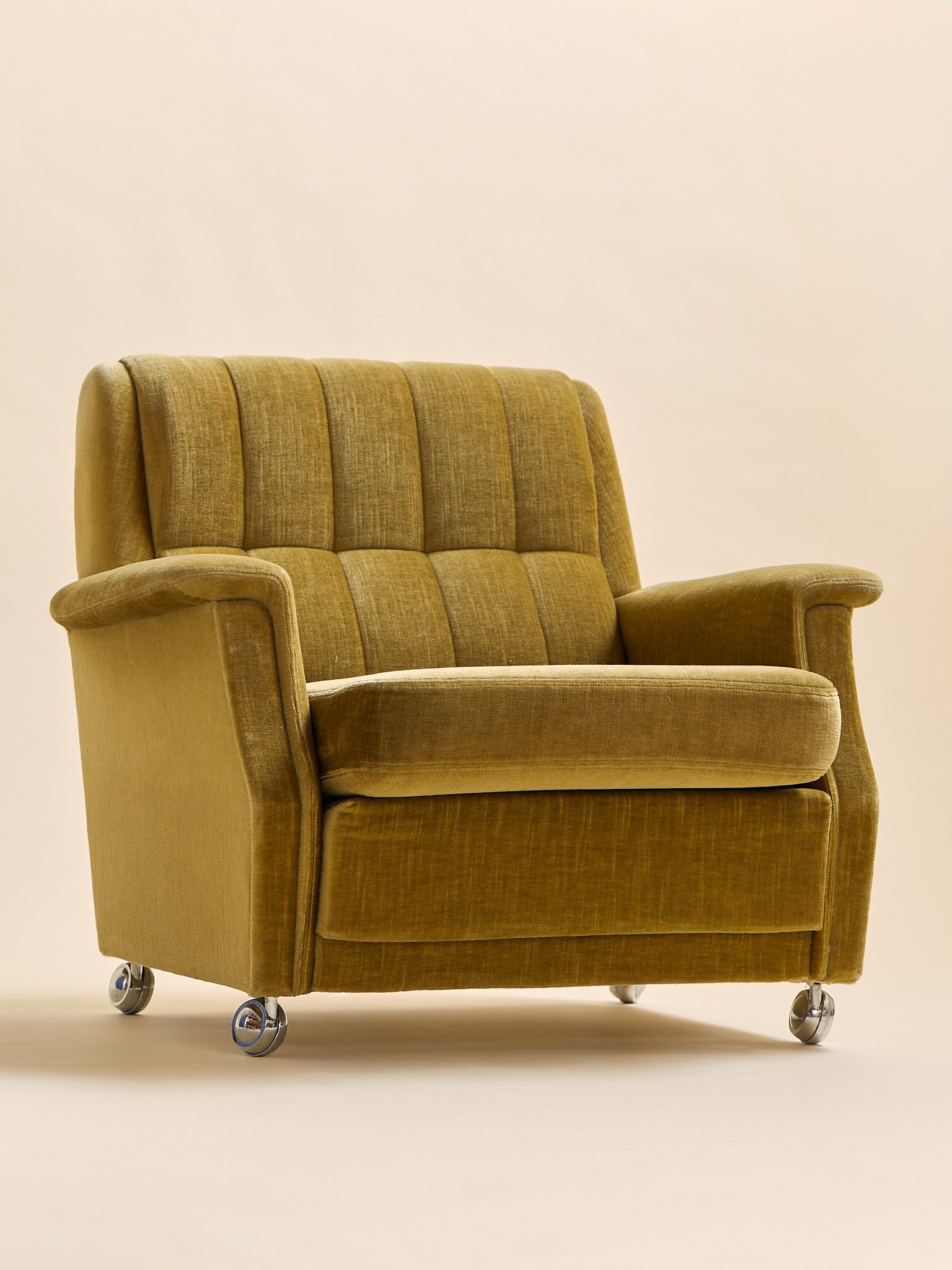 376_TheVintagePairOfDanishVelourLoungeChairsC1960S_10.jpg