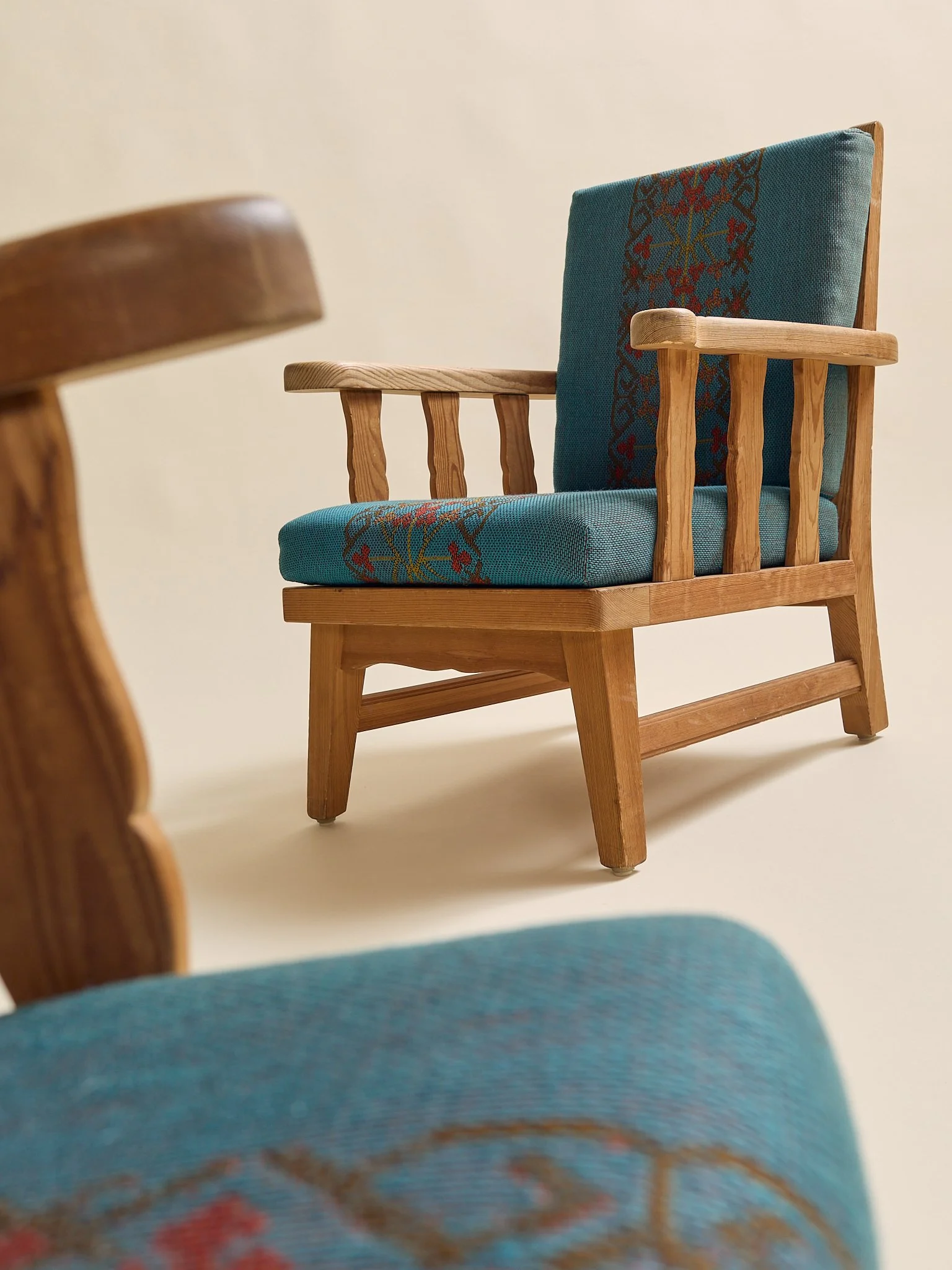 312_TheVintagePairof1950sKrogenasNorwegianPineLoungeChairs_08.jpg