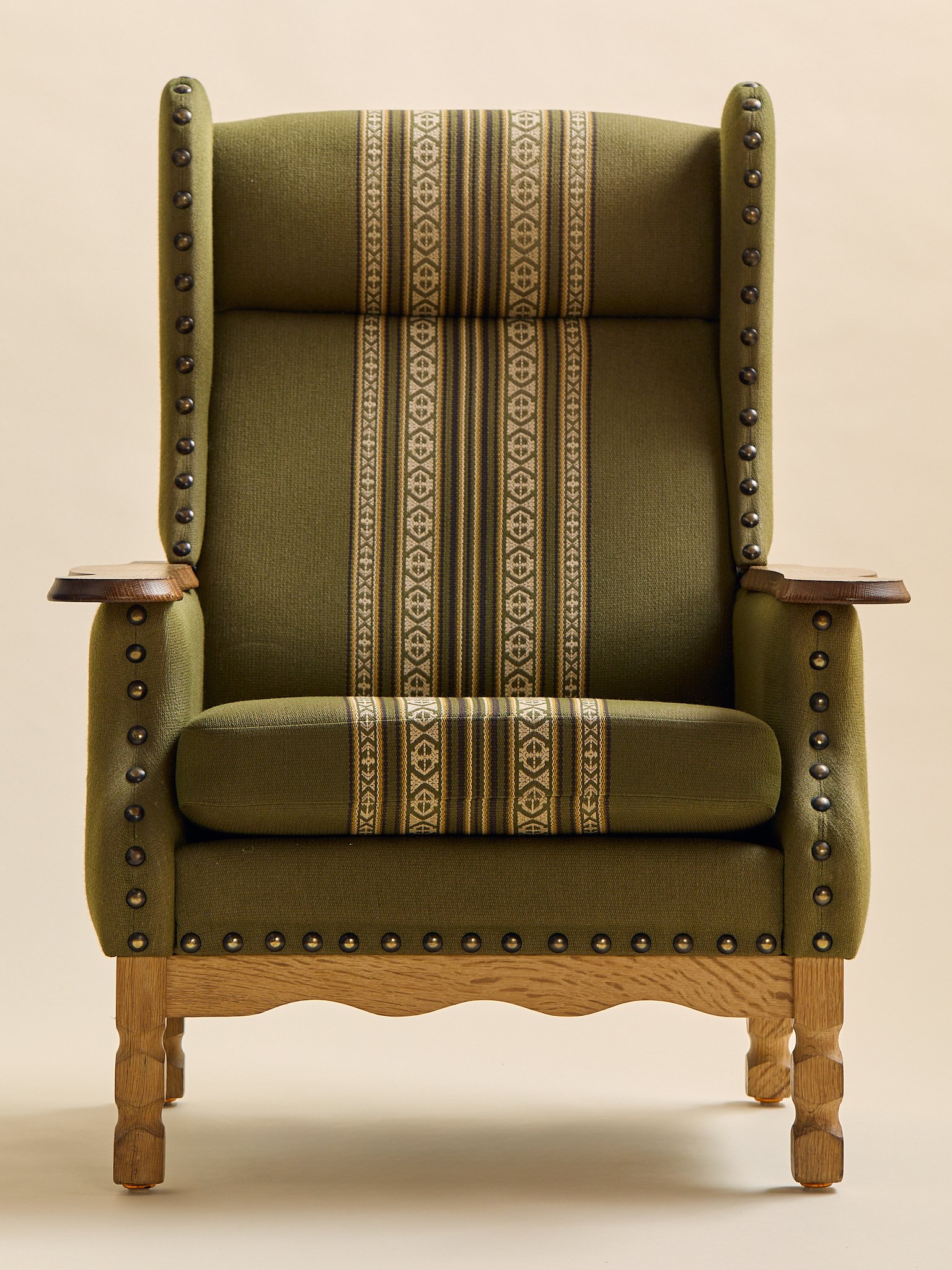 373_TheVintageDanishOakLoungeChairsAttrHenningKjaernulf1960s_2_08.jpg