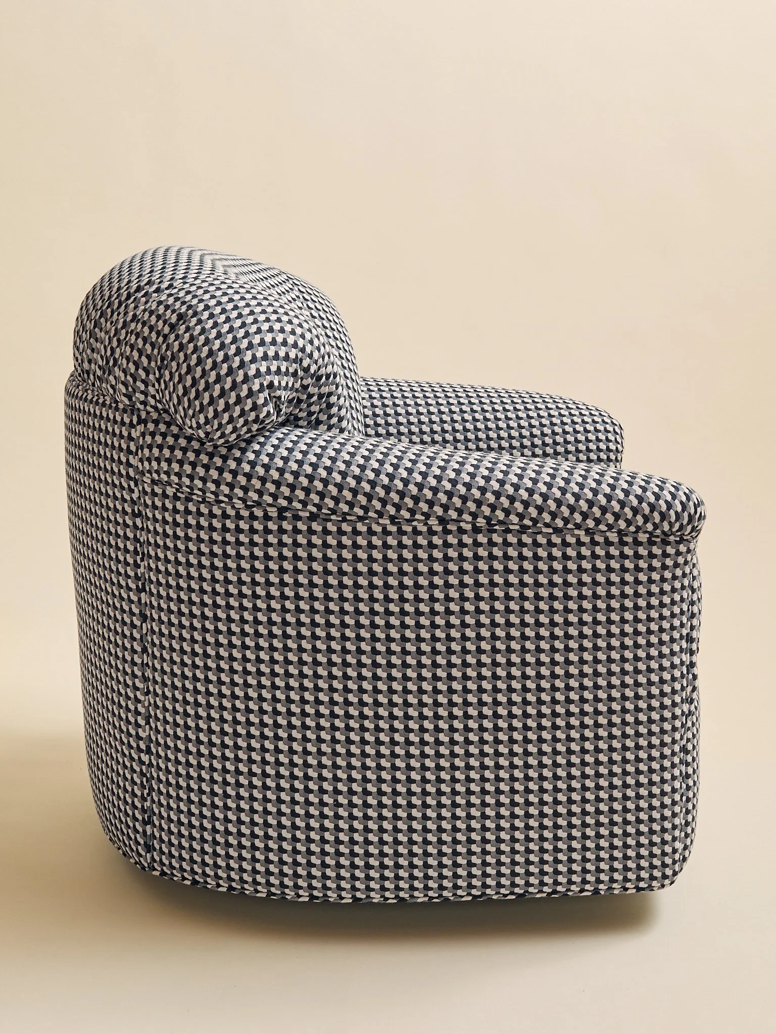 353_TheVintagePatternSwivelChair_03.jpg