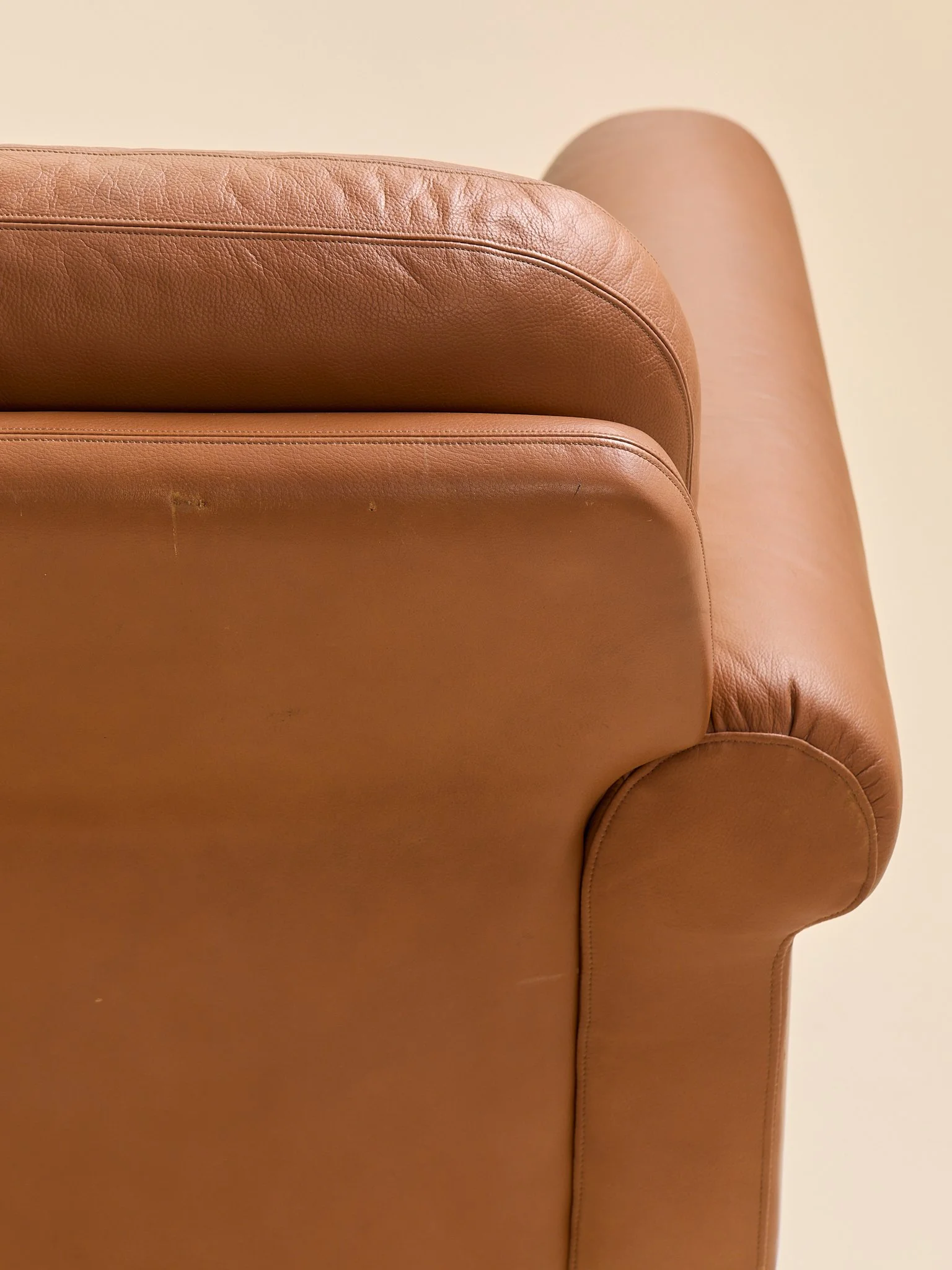377_TheVintageGeorgThamsDanishLeatherLoungeChairs_10.jpg