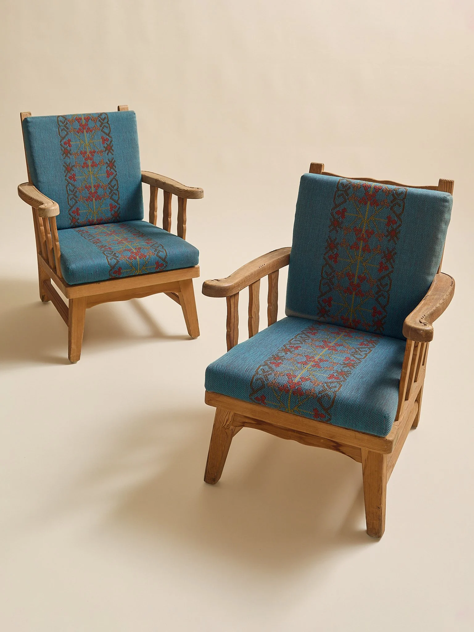312_TheVintagePairof1950sKrogenasNorwegianPineLoungeChairs_01.jpg