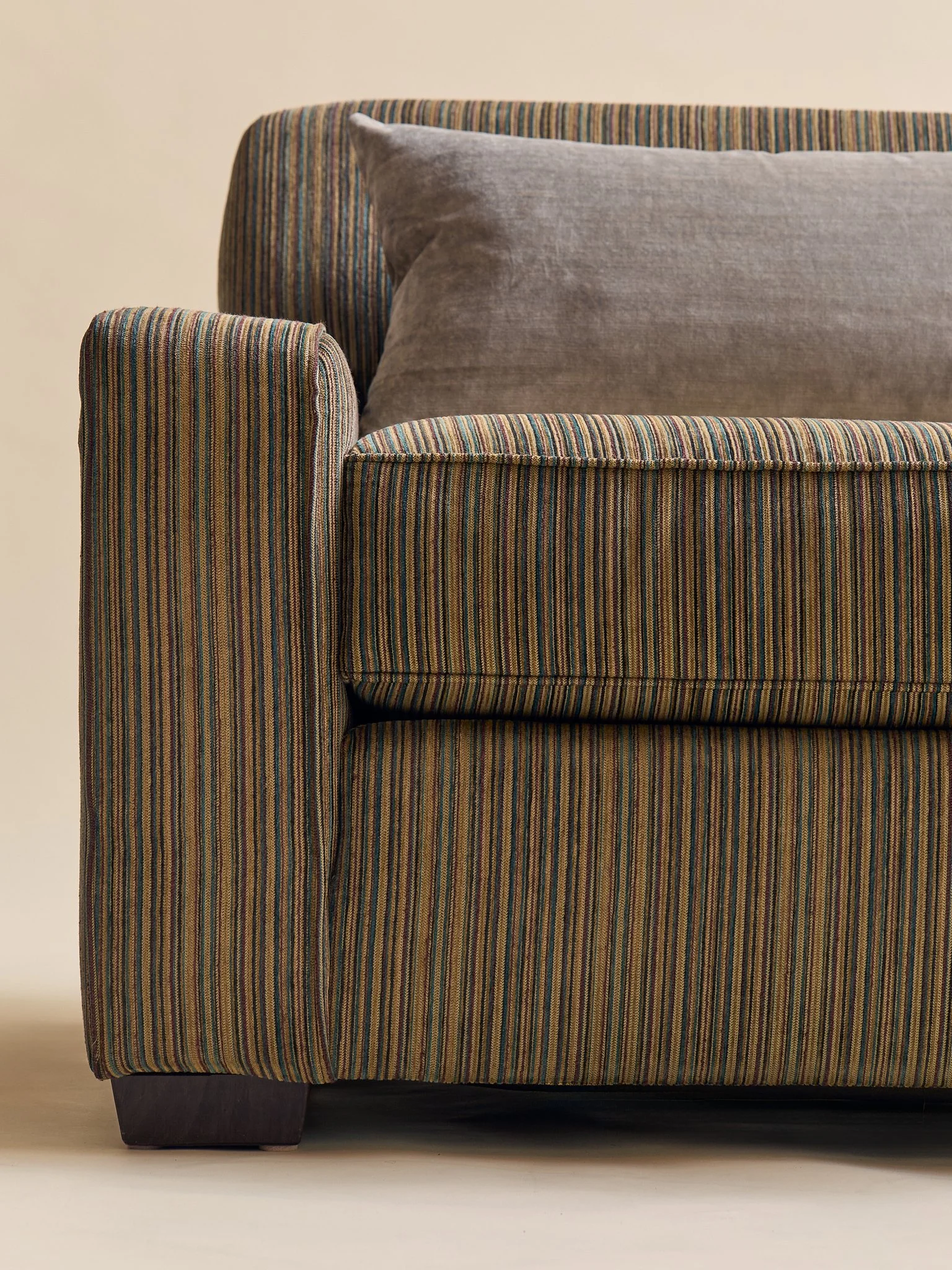 141_TheVintageSubtleStripeDeepSofa_005.jpg