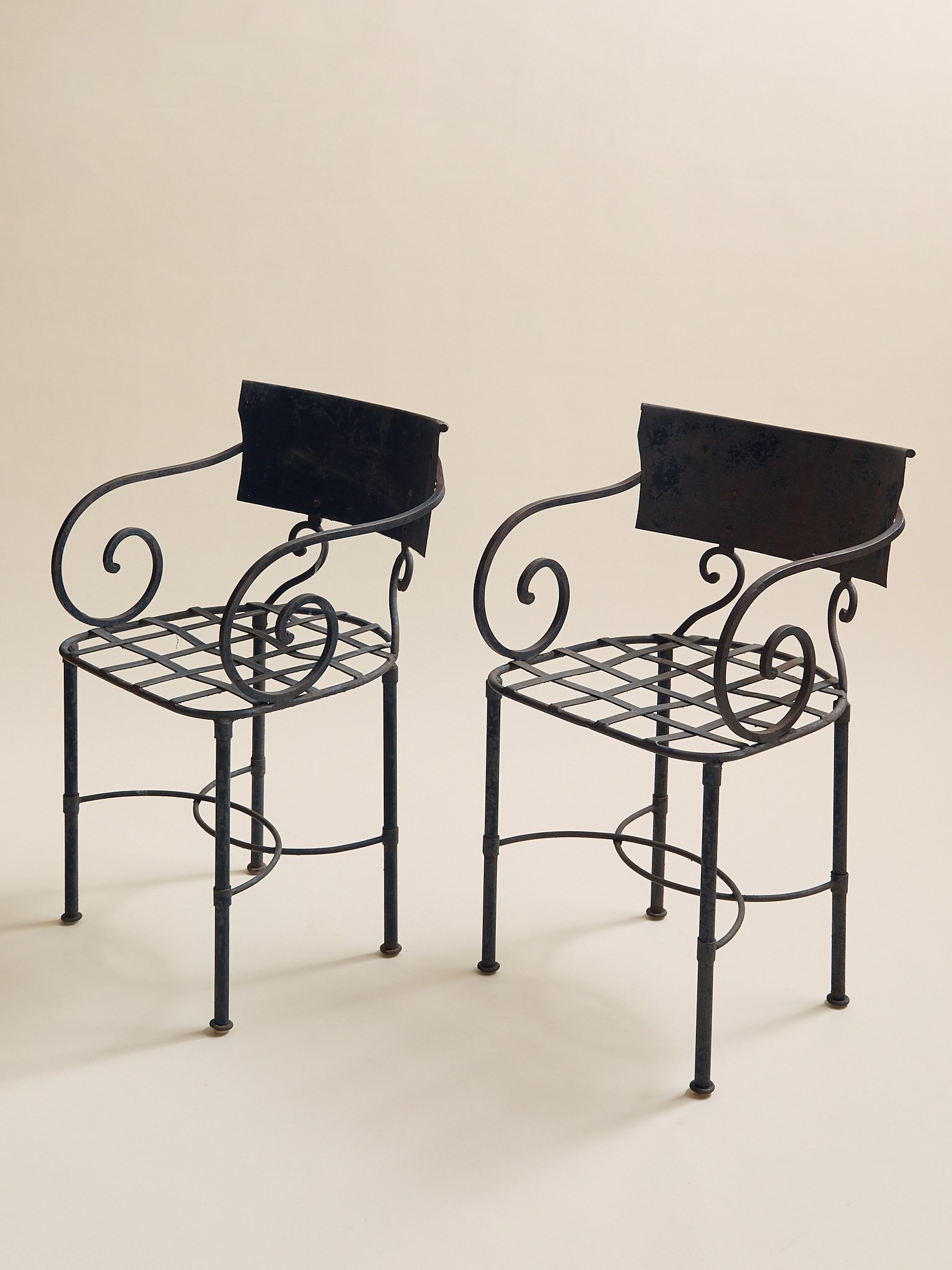 290_TheVintageIronSwirlChairs_01.jpg