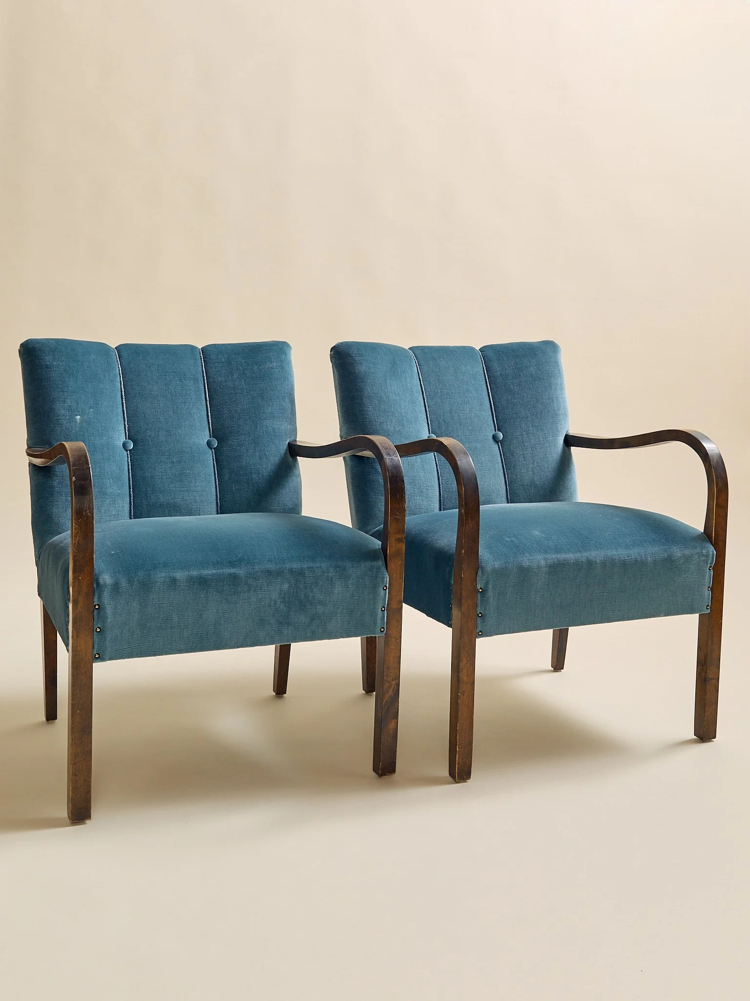 311_TheVintagePairofFritzHansenStyleDanishLoungeChairsc1960s_10.jpg